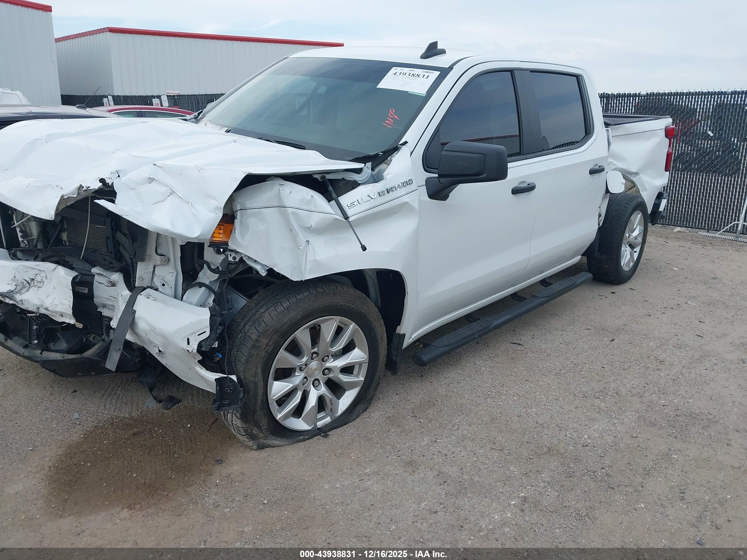 CHEVROLET SILVERADO image 2