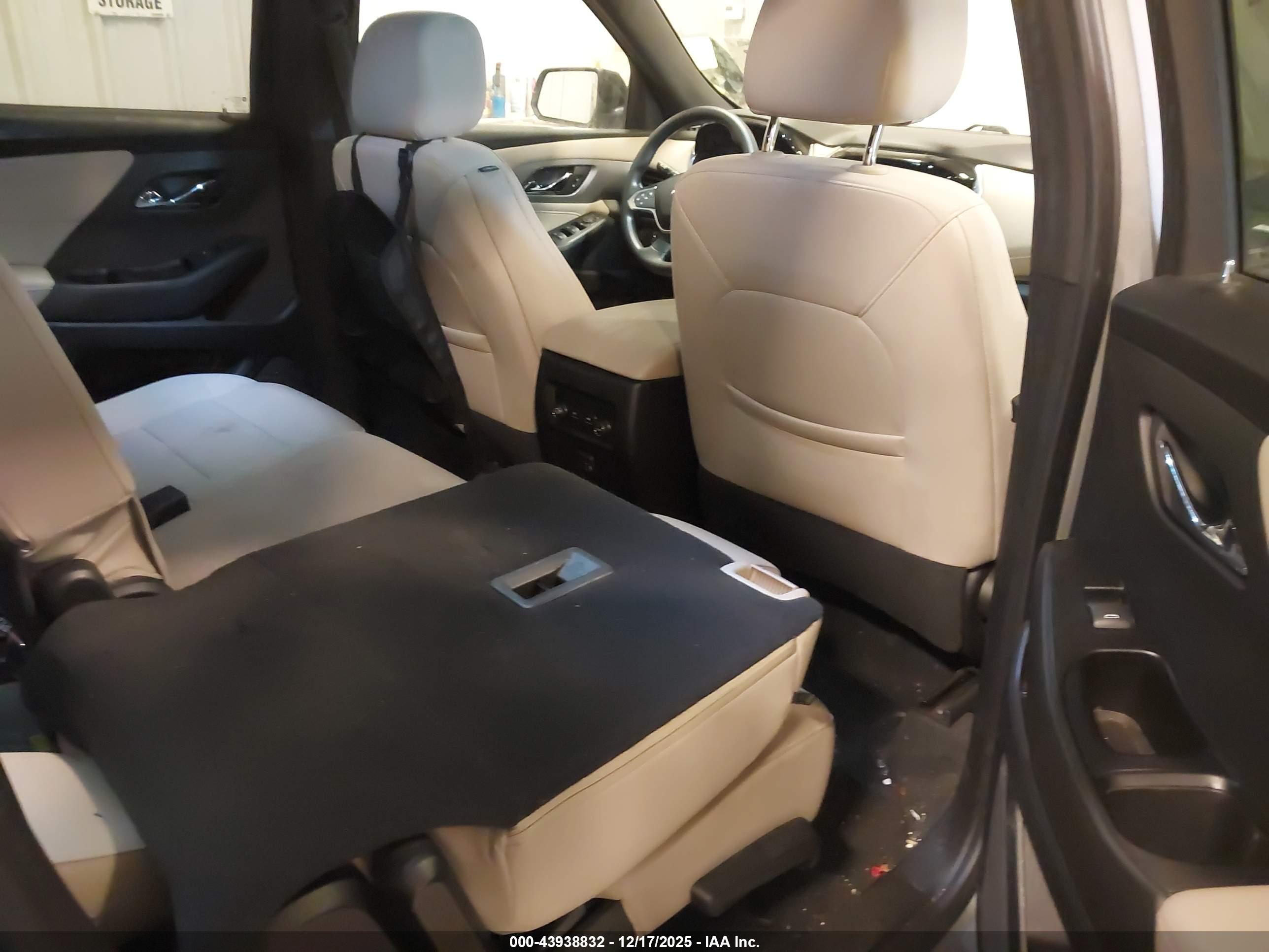CHEVROLET TRAVERSE image 8