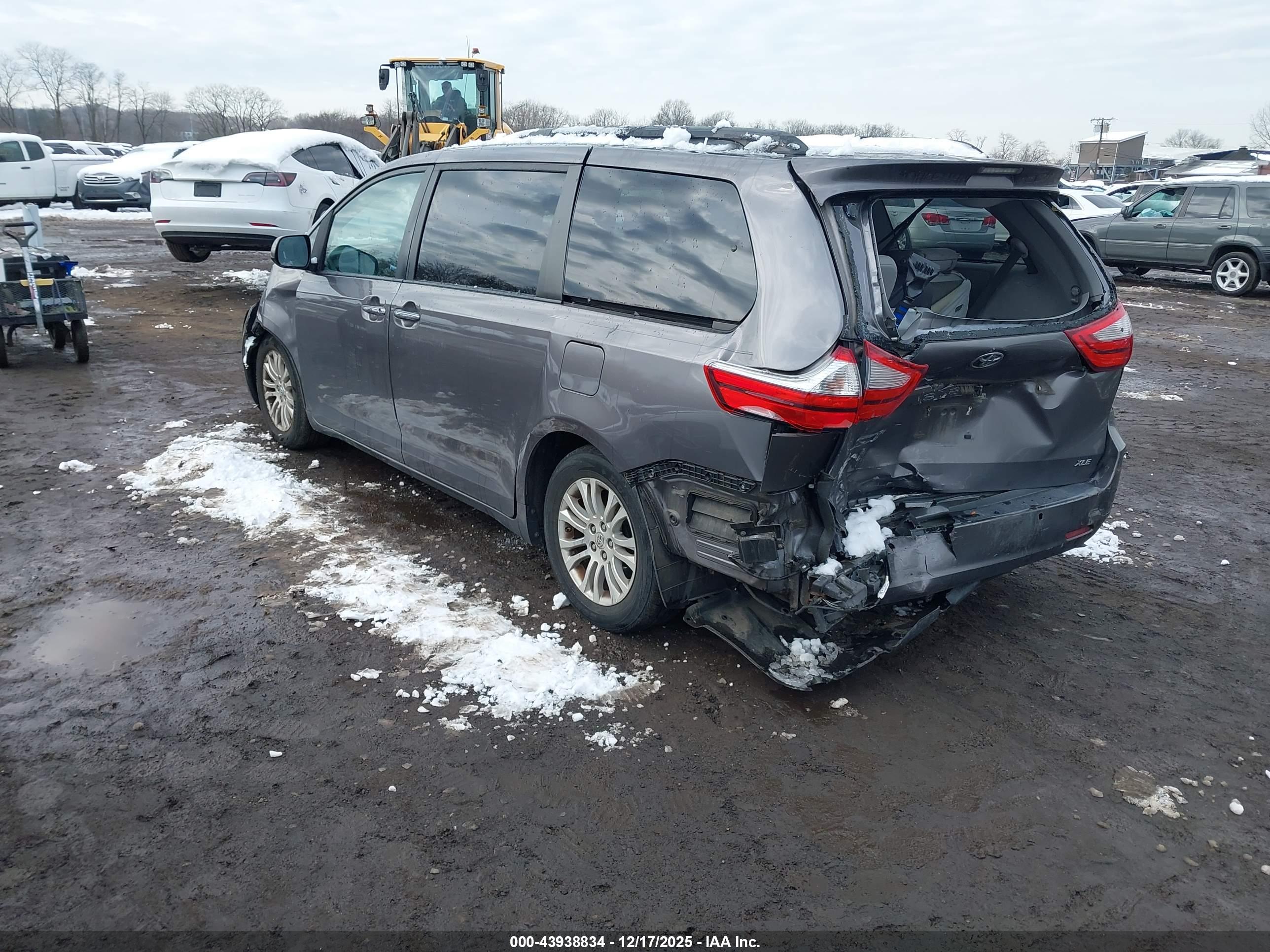 TOYOTA SIENNA image 3