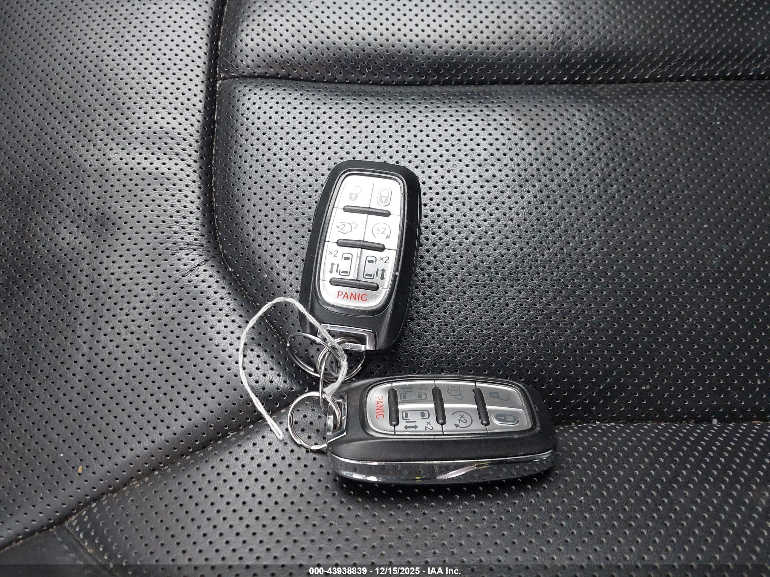 CHRYSLER PACIFICA image 11
