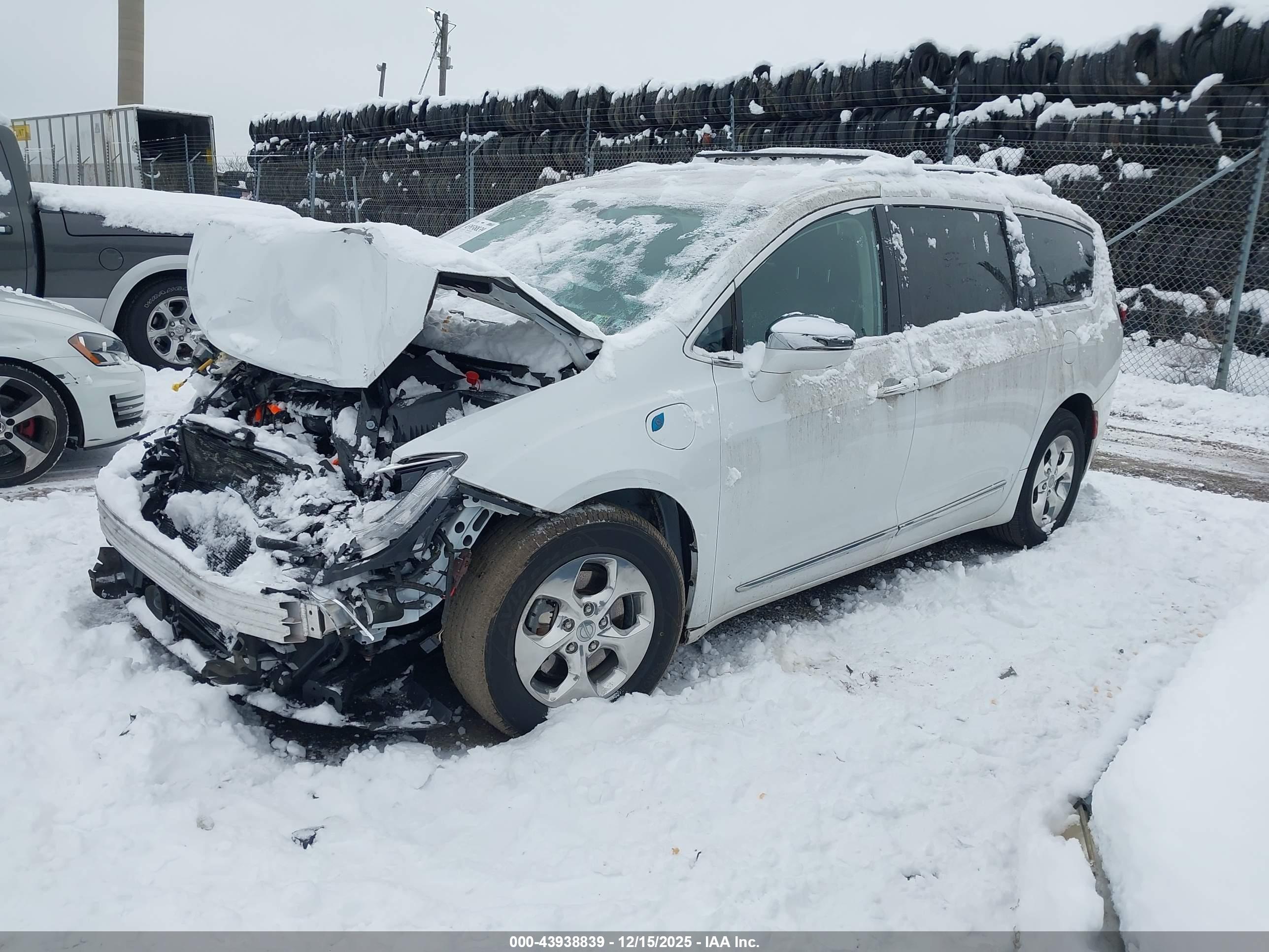 CHRYSLER PACIFICA image 2