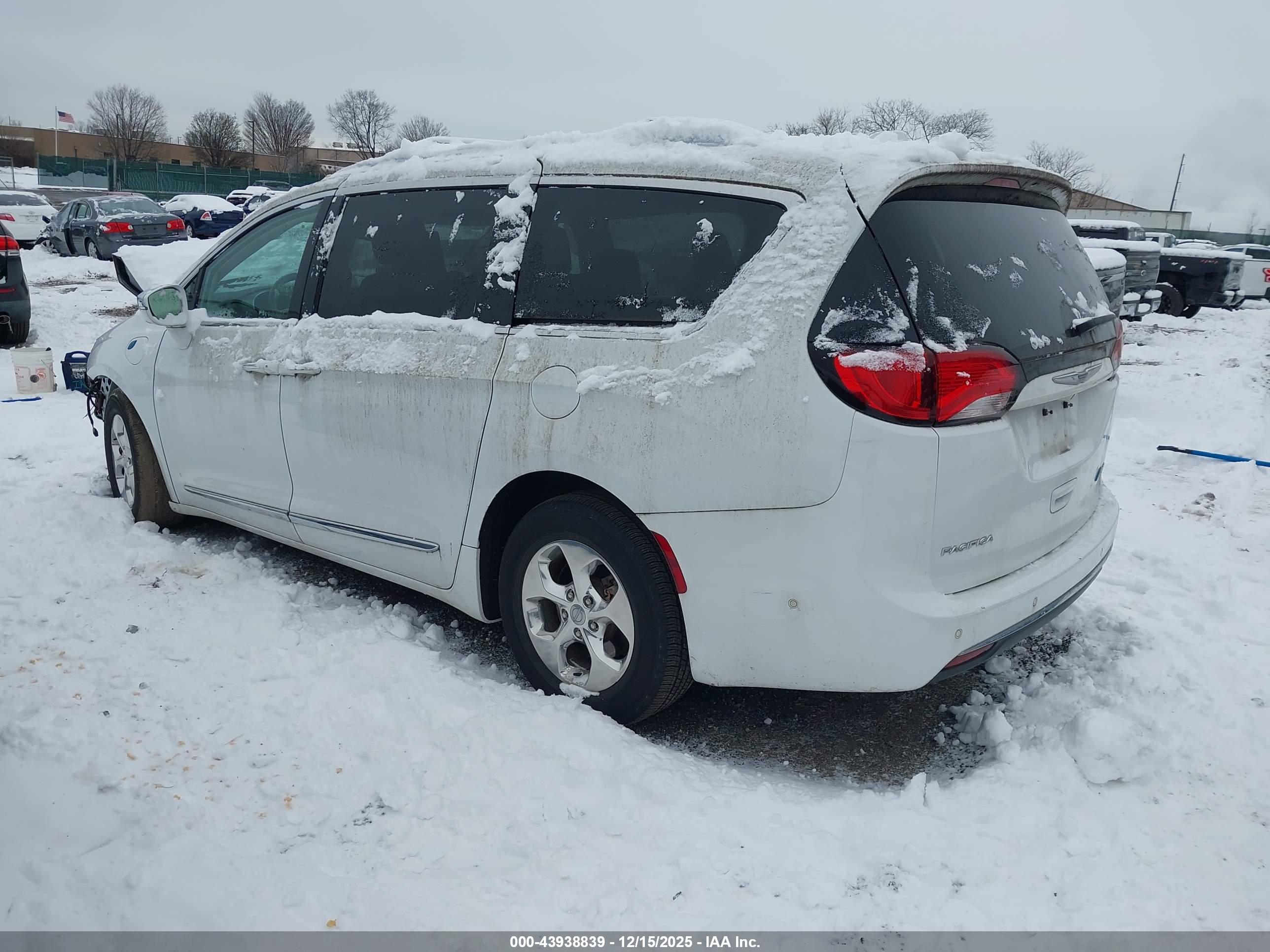 CHRYSLER PACIFICA image 3