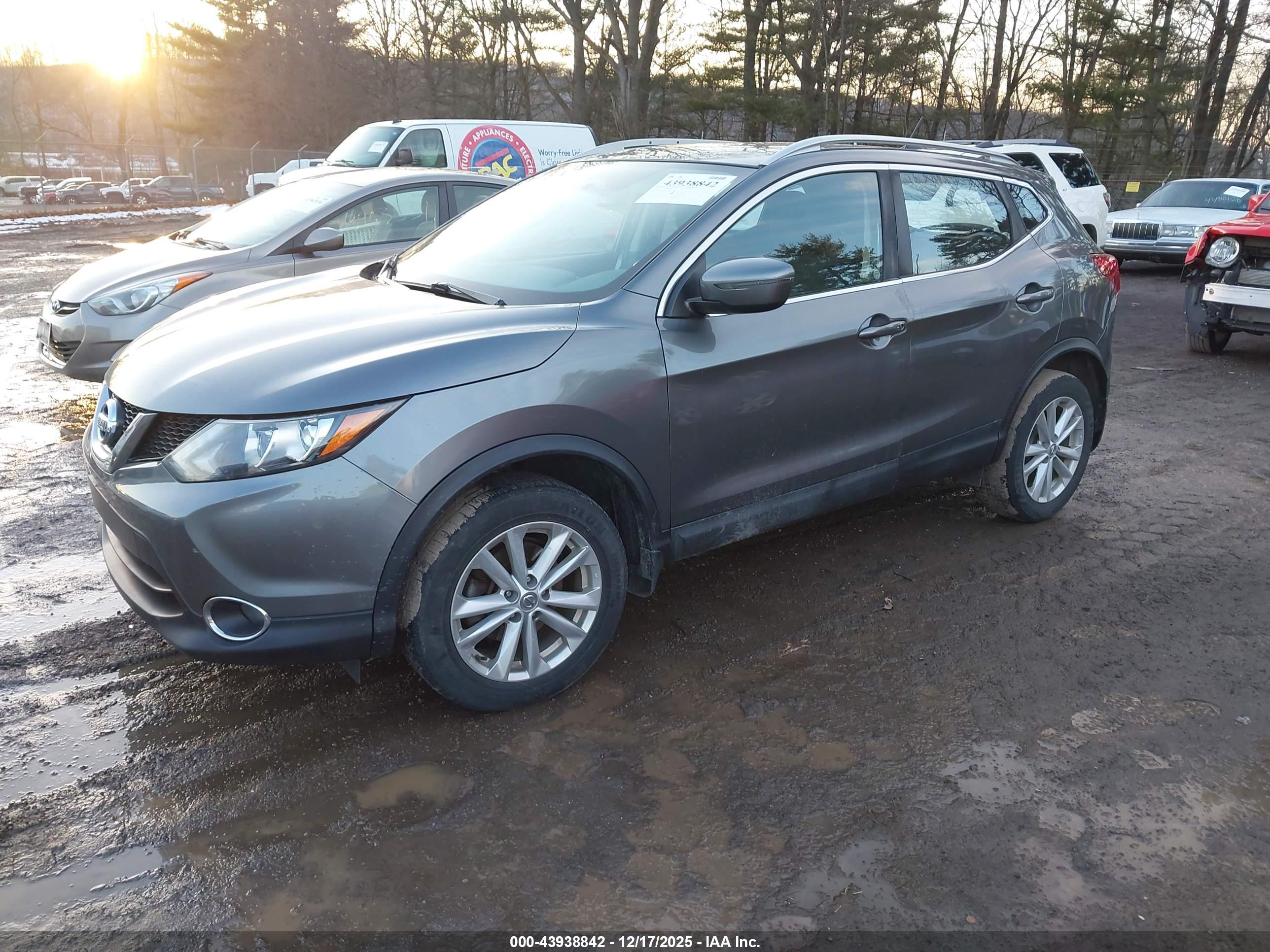 NISSAN ROGUE image 2