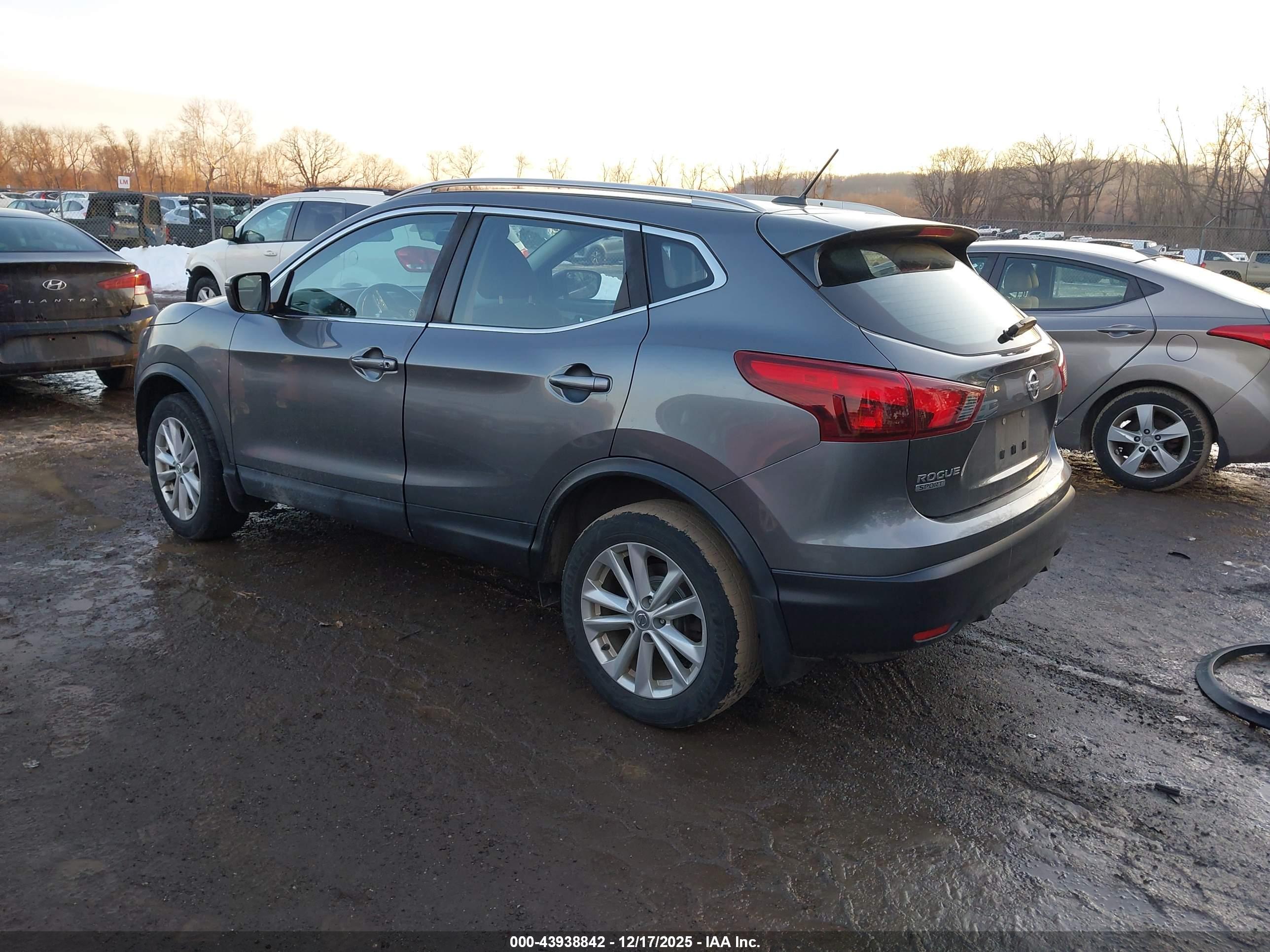 NISSAN ROGUE image 3