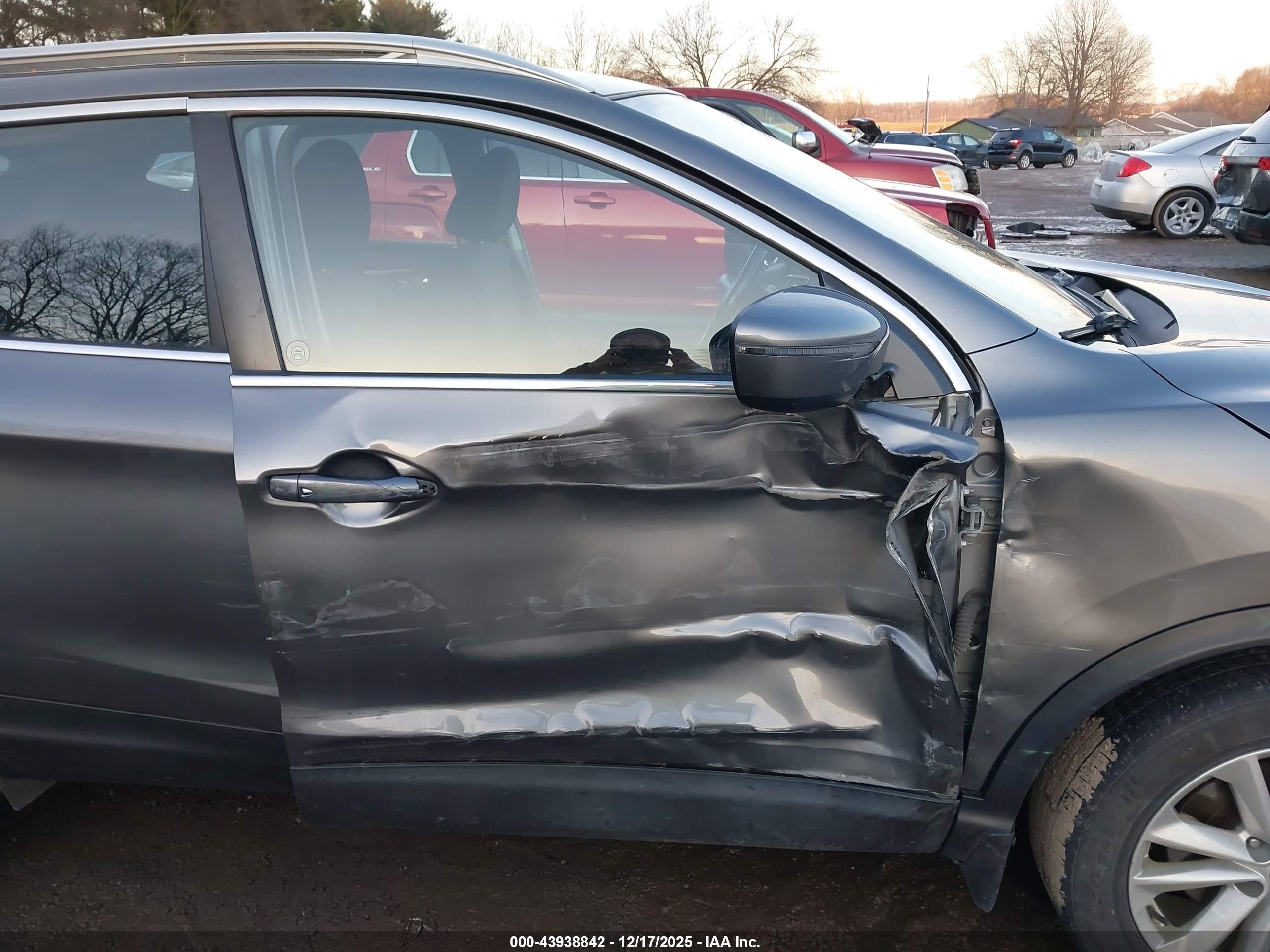 NISSAN ROGUE image 6