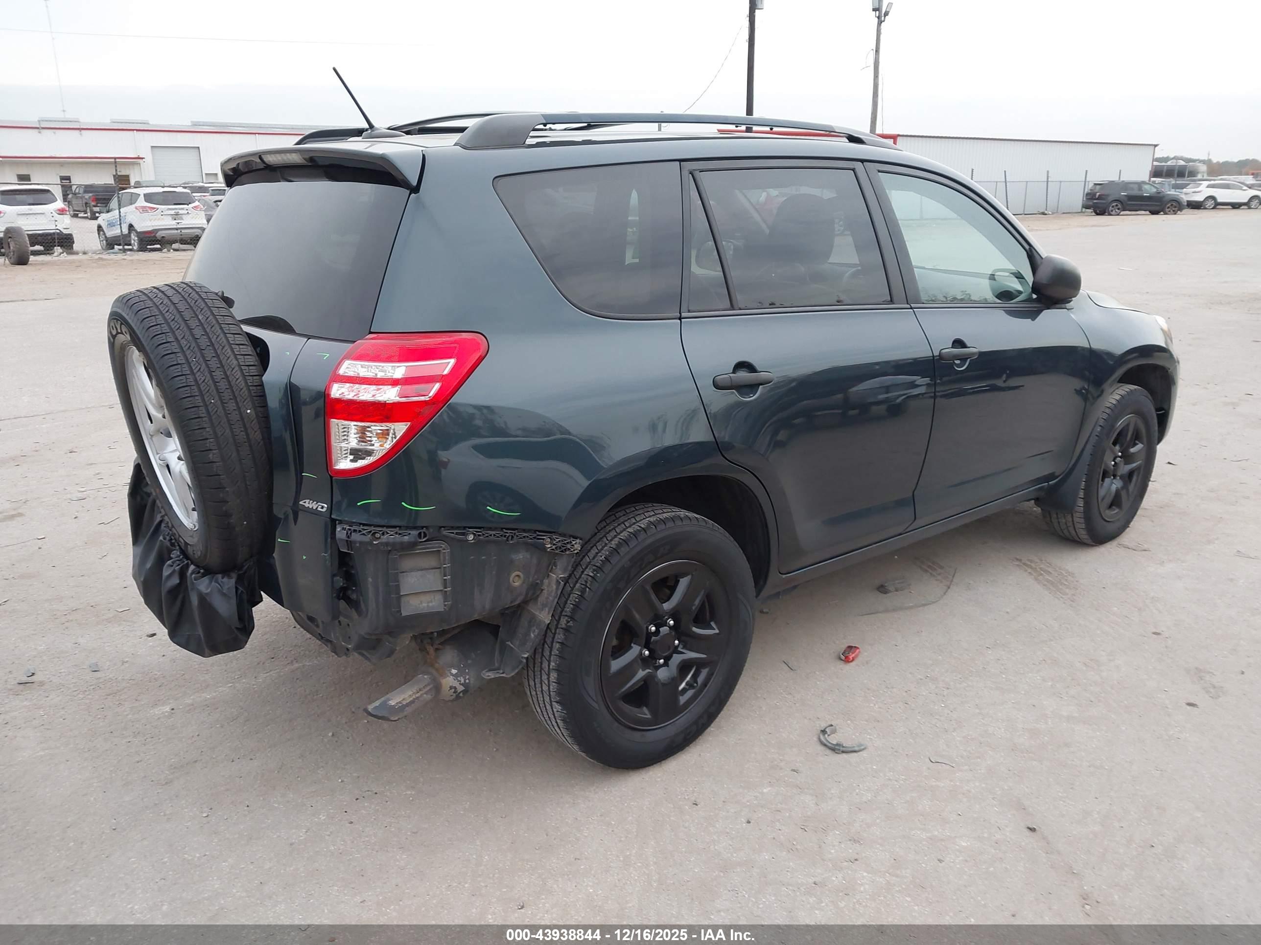 TOYOTA RAV4 image 4
