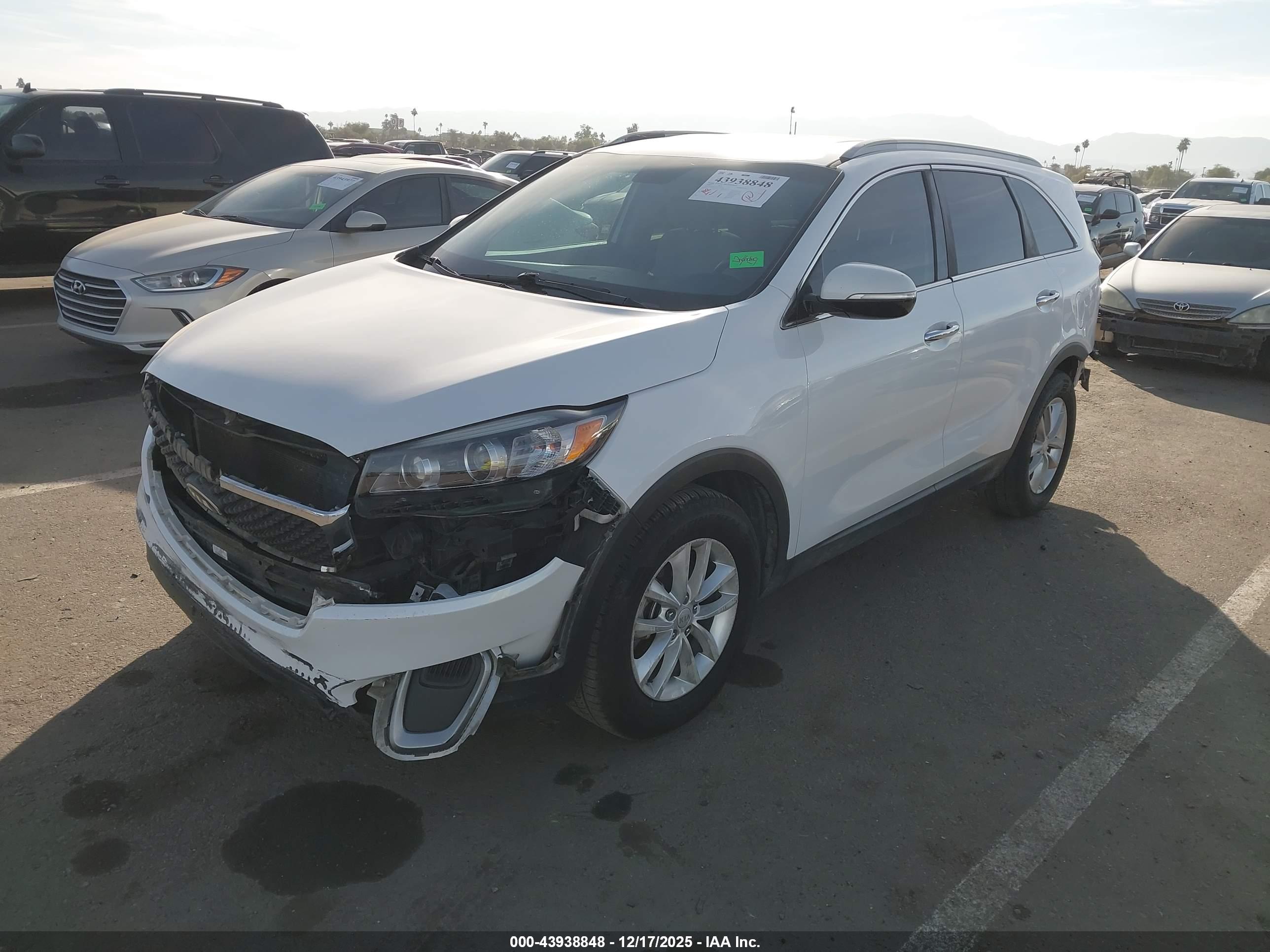 KIA SORENTO image 2