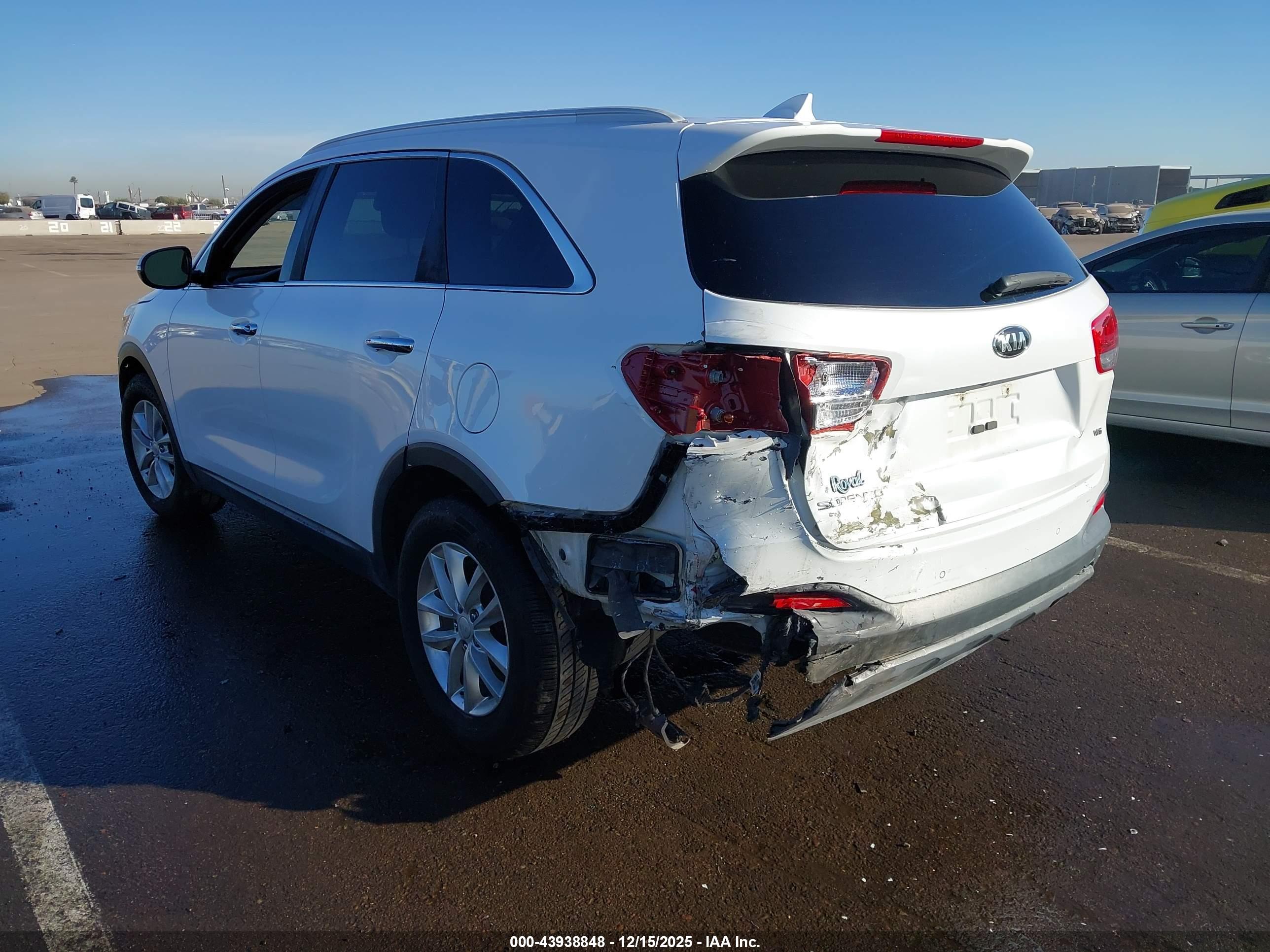 KIA SORENTO image 3