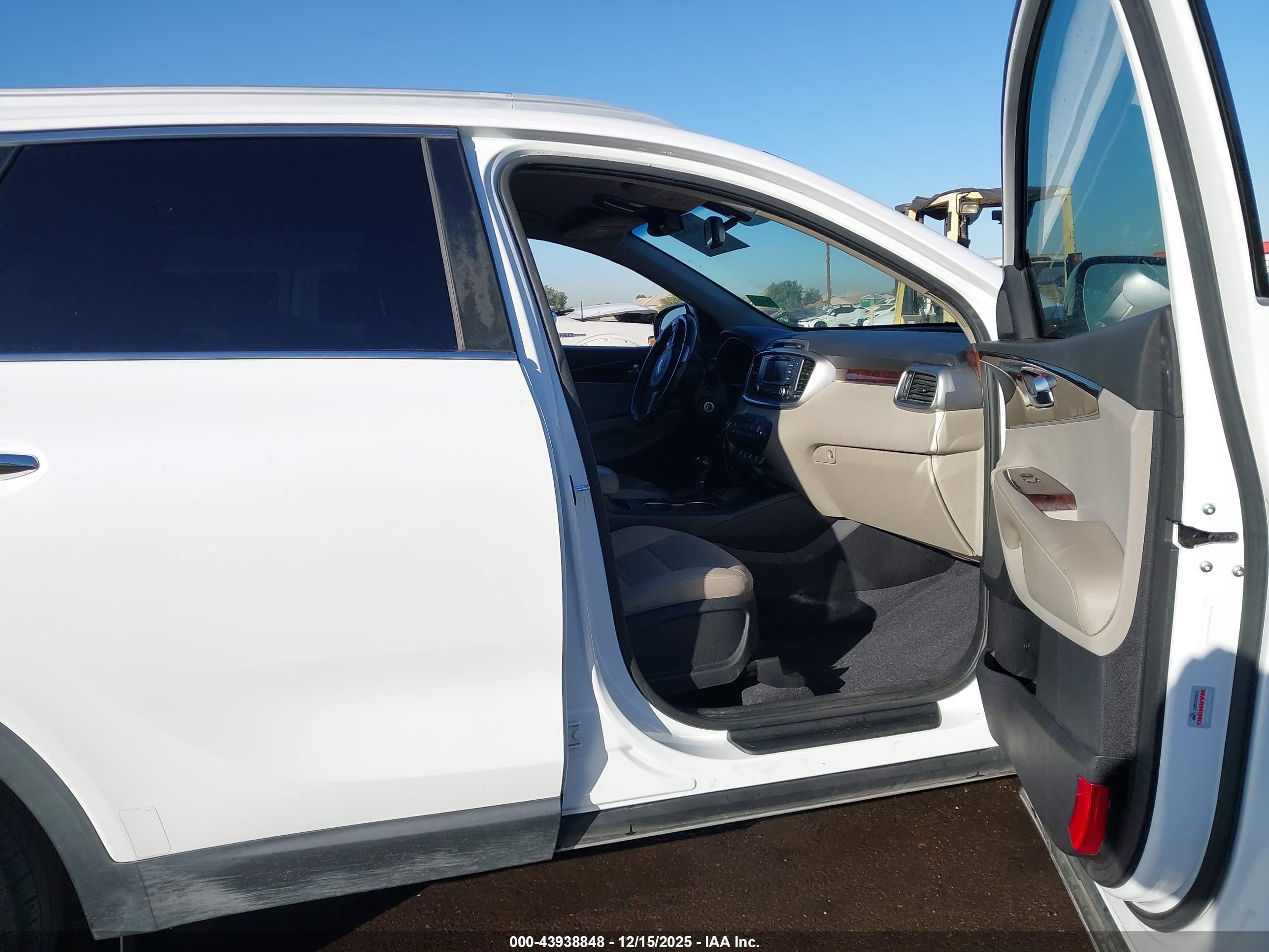 KIA SORENTO image 5