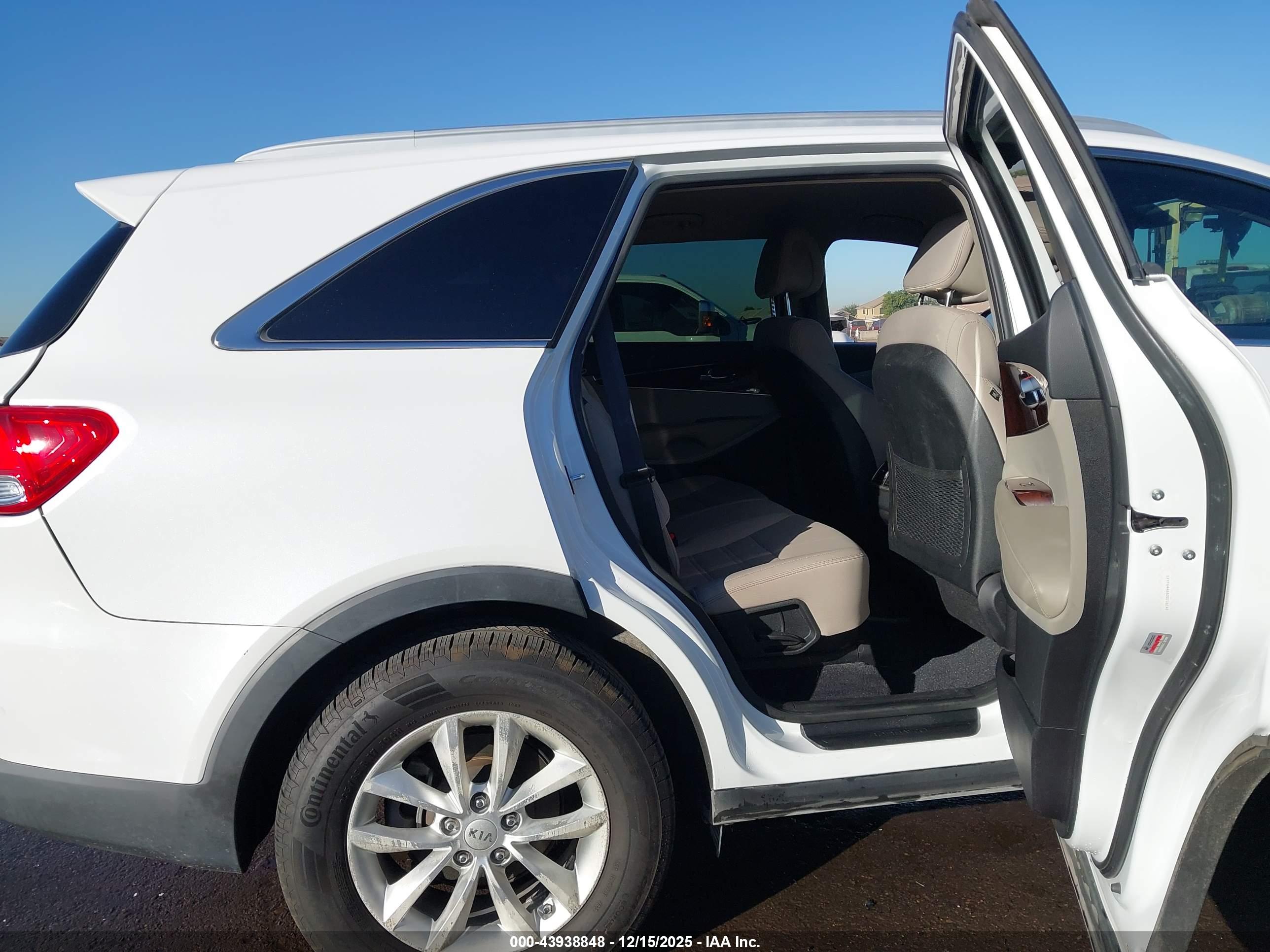 KIA SORENTO image 8
