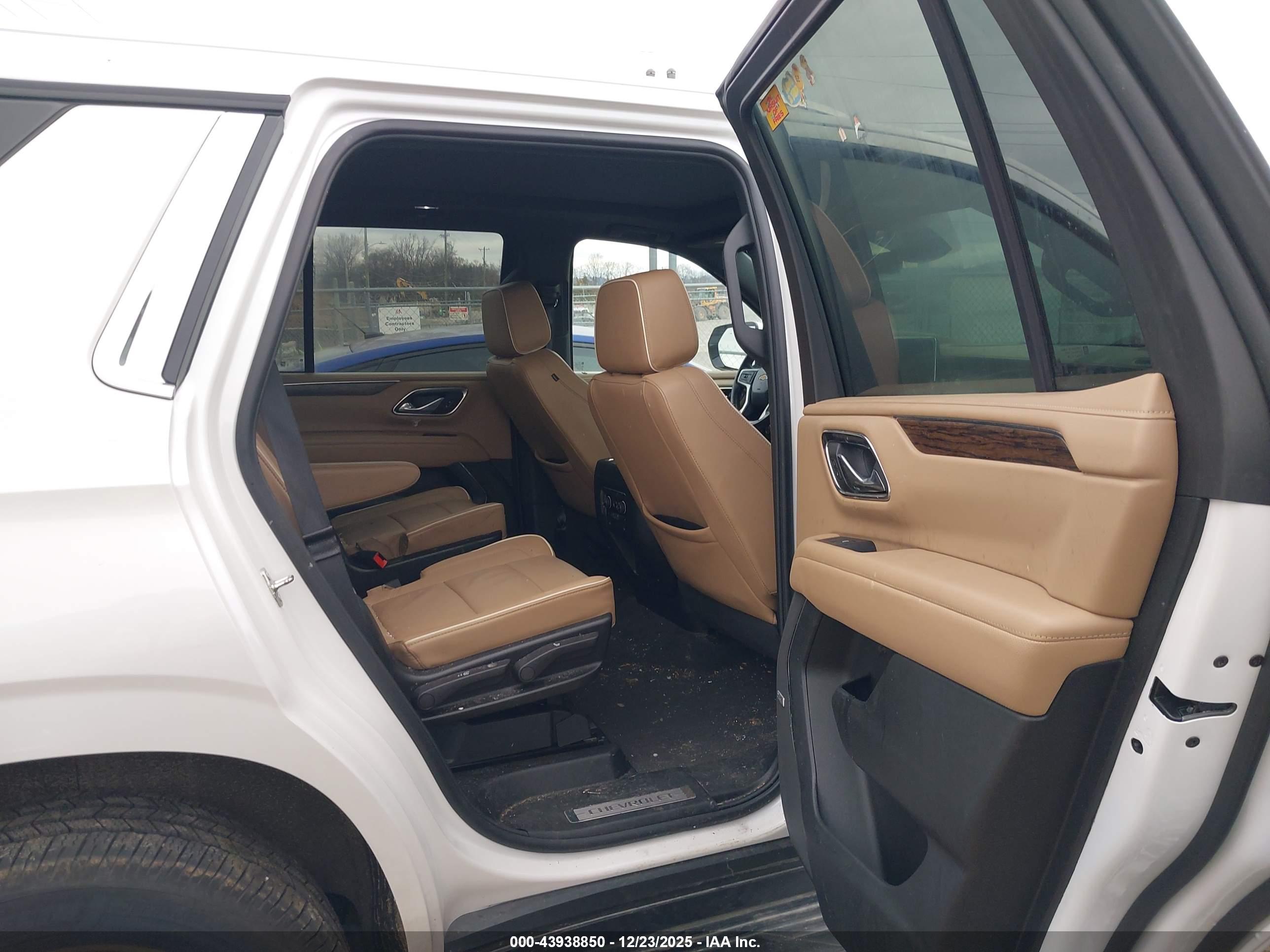 CHEVROLET TAHOE image 8