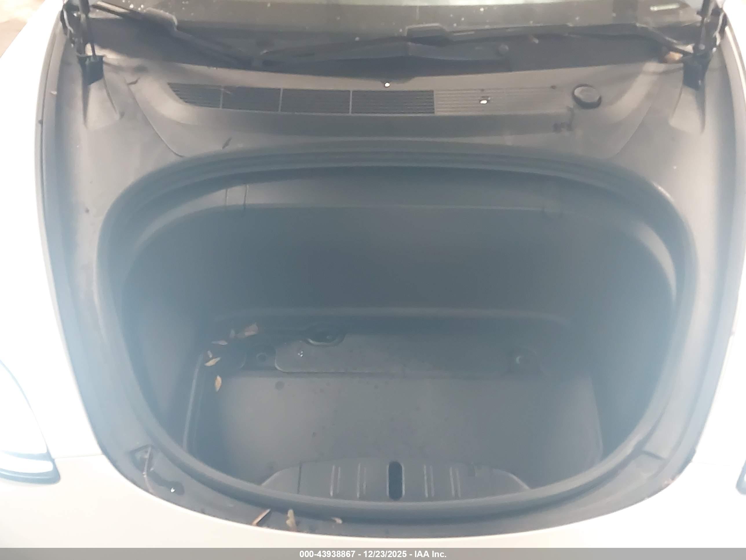 TESLA MODEL image 10