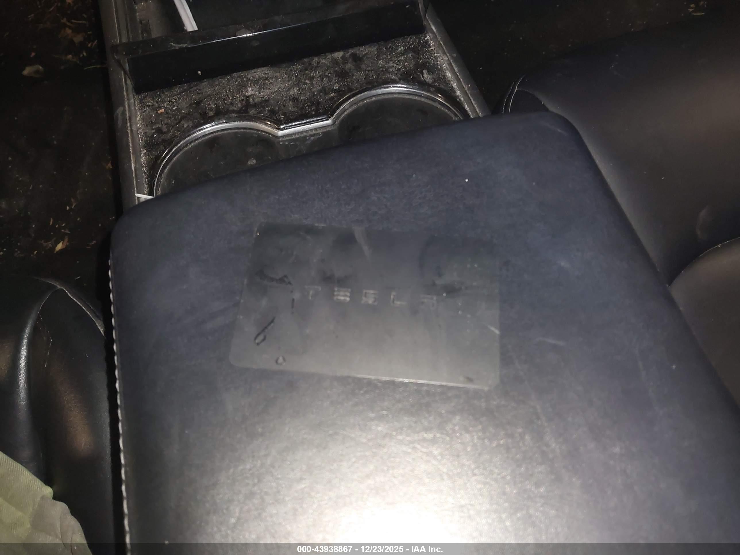 TESLA MODEL image 11