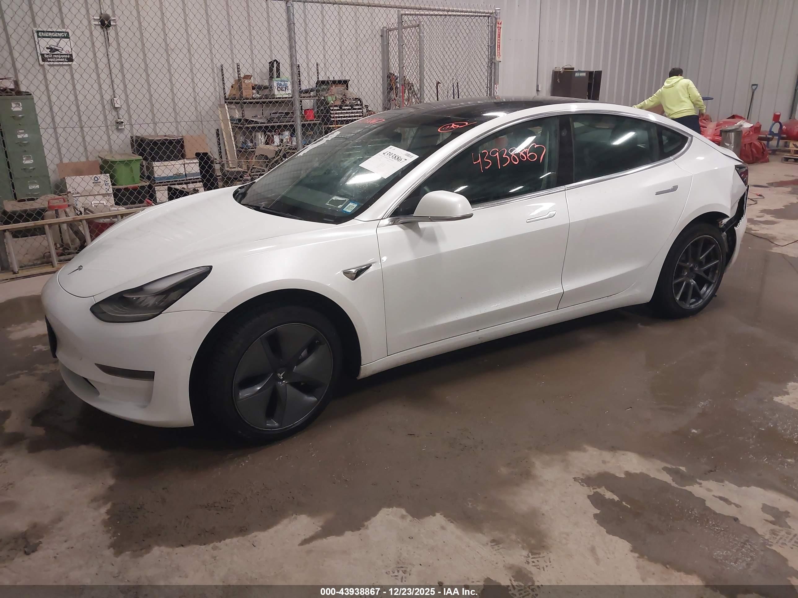 TESLA MODEL image 2