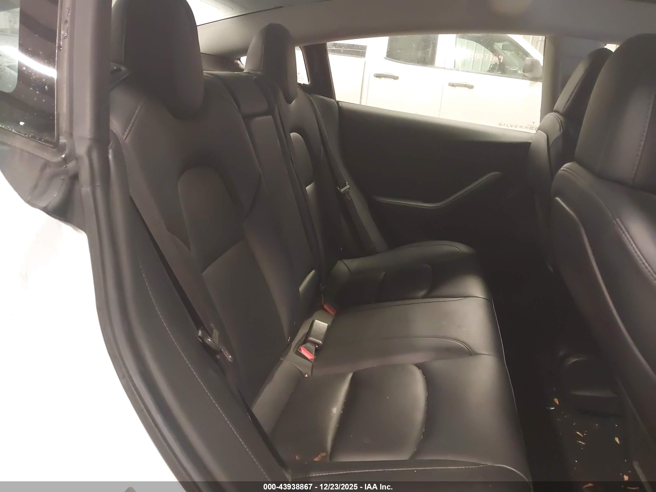 TESLA MODEL image 8