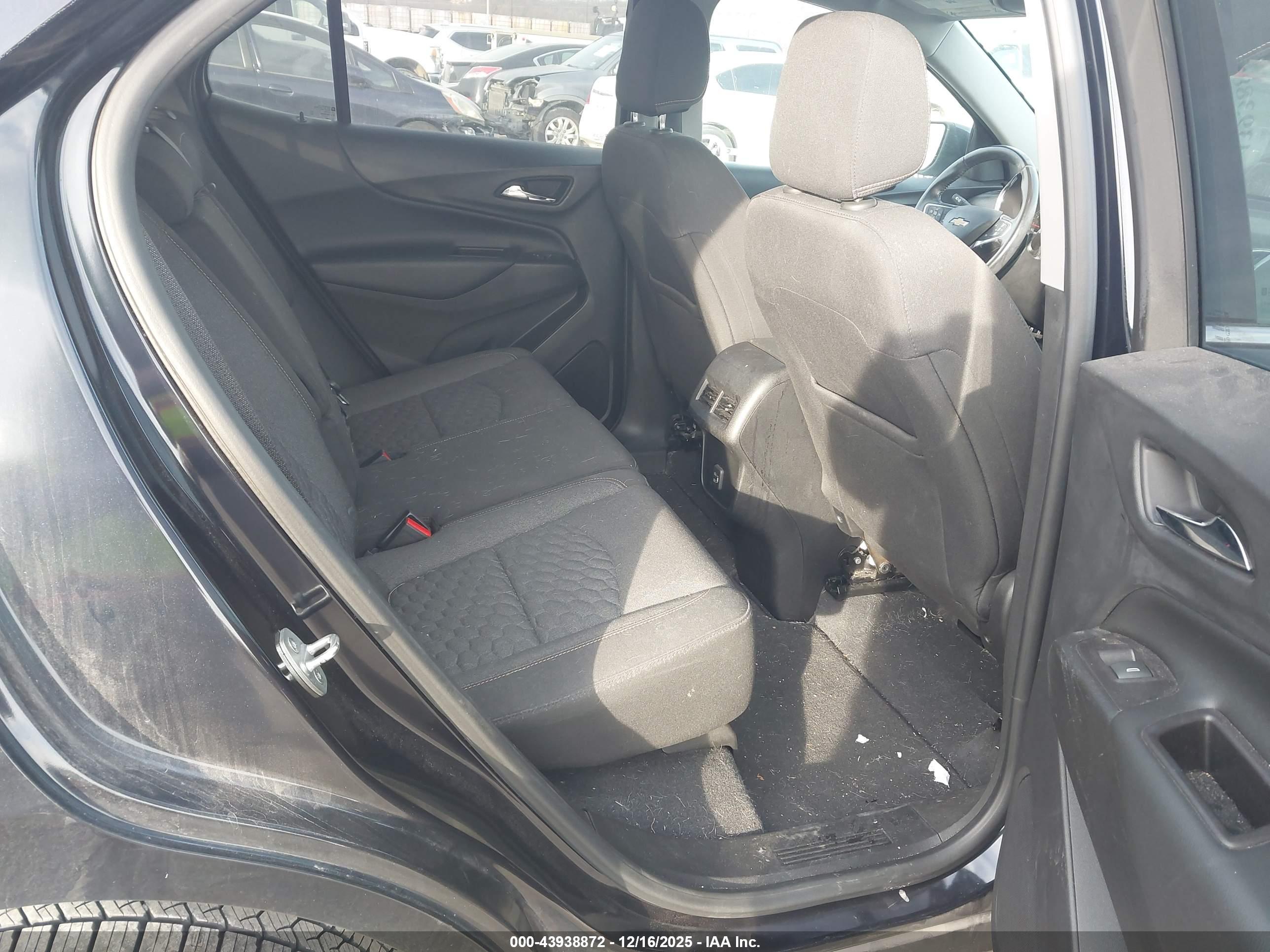 CHEVROLET EQUINOX image 8