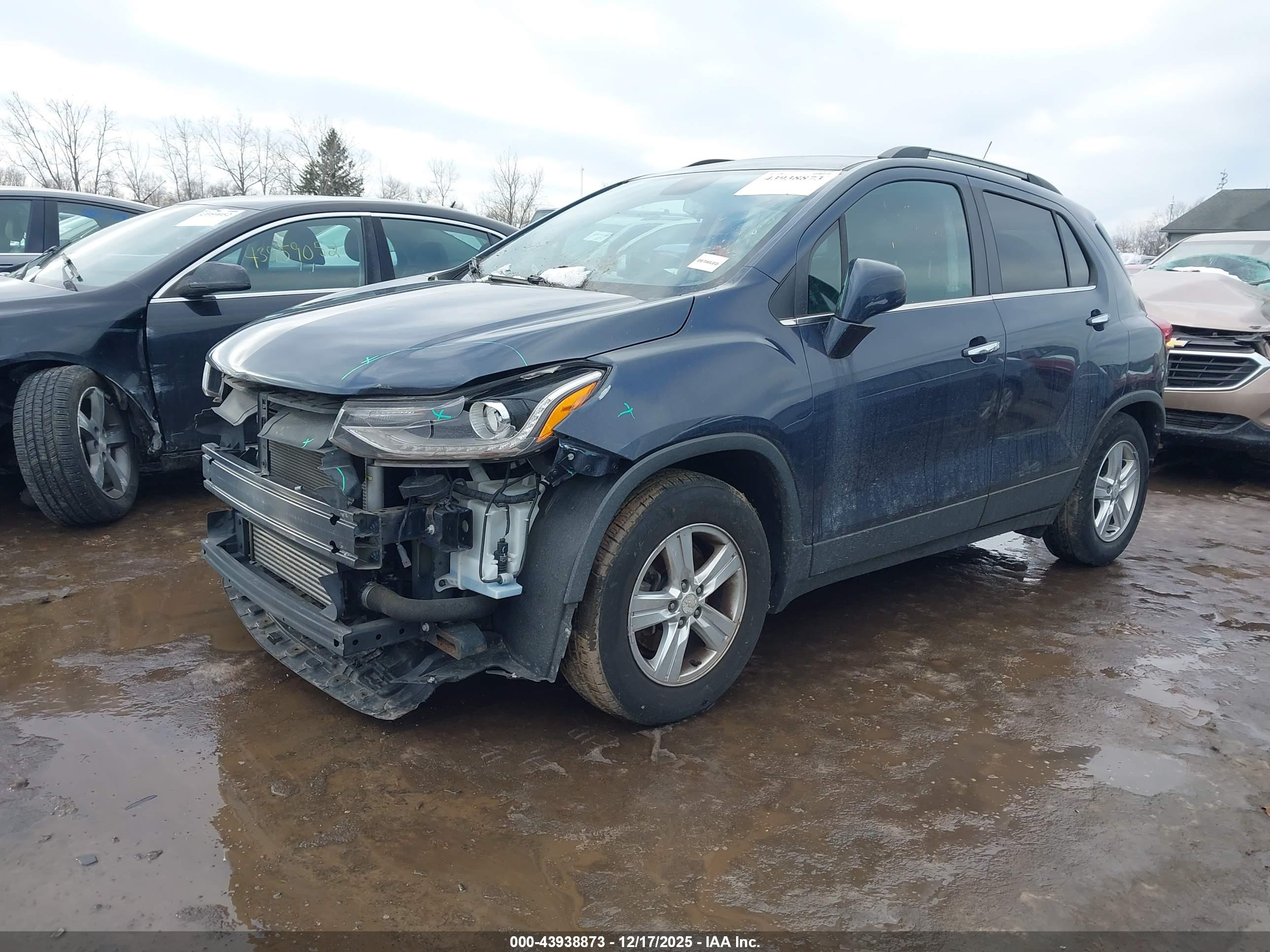 CHEVROLET TRAX image 2