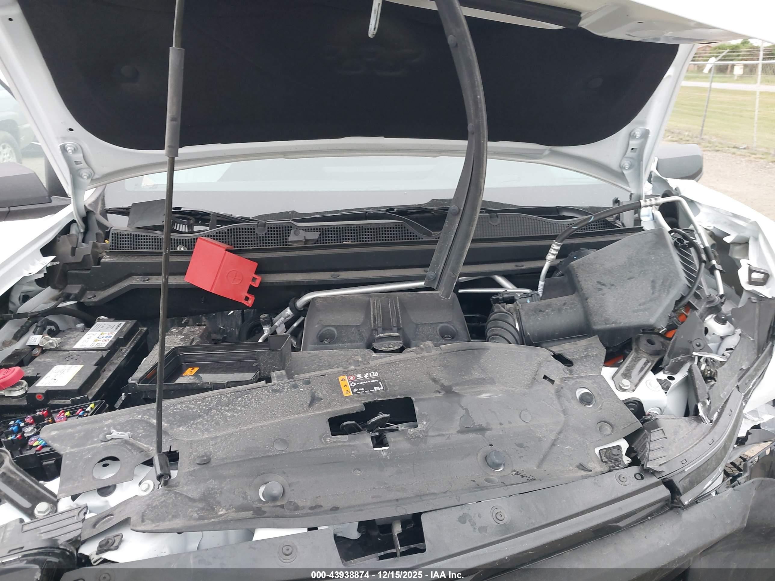 CHEVROLET COLORADO image 10