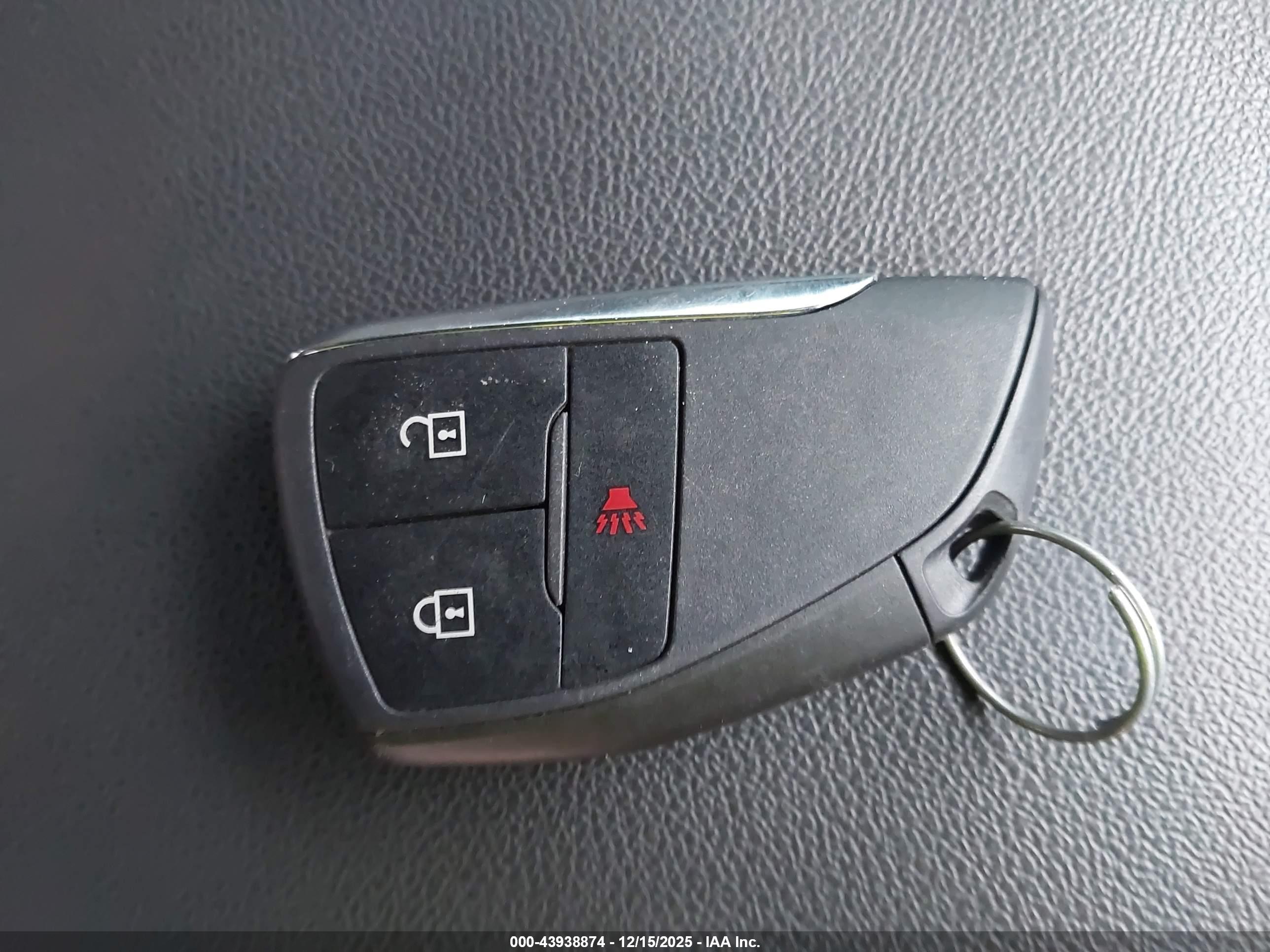 CHEVROLET COLORADO image 11