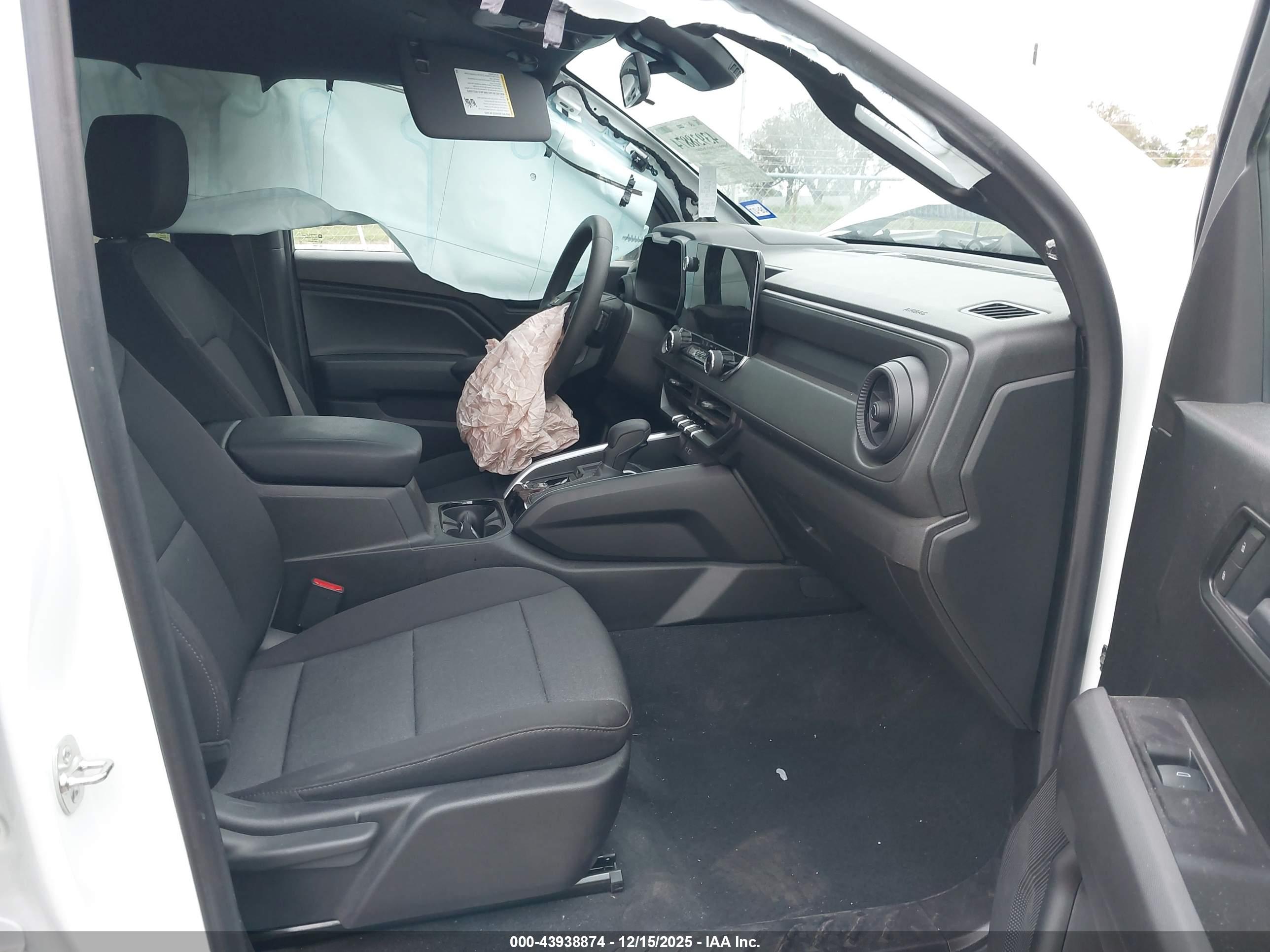 CHEVROLET COLORADO image 5