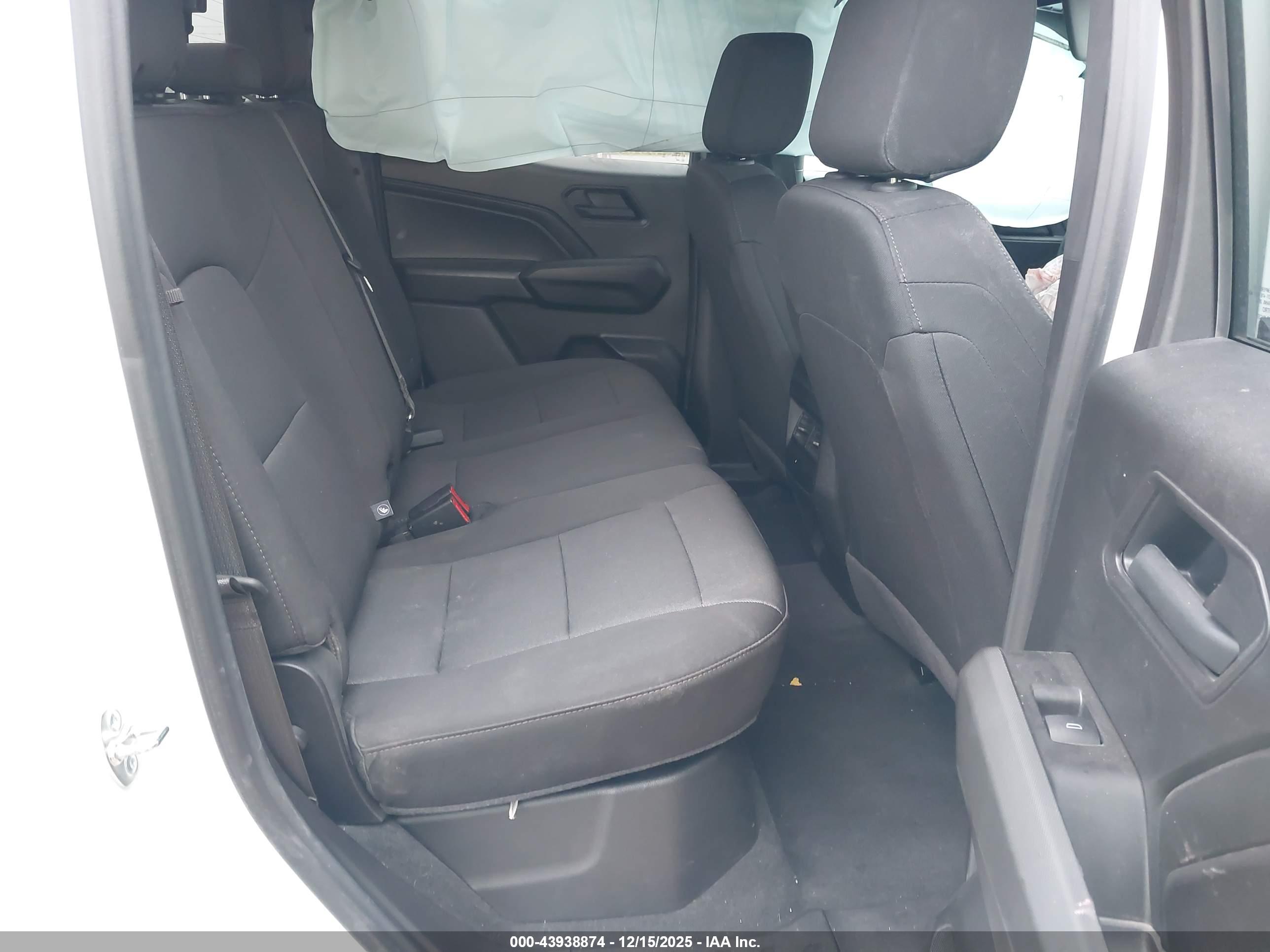 CHEVROLET COLORADO image 8