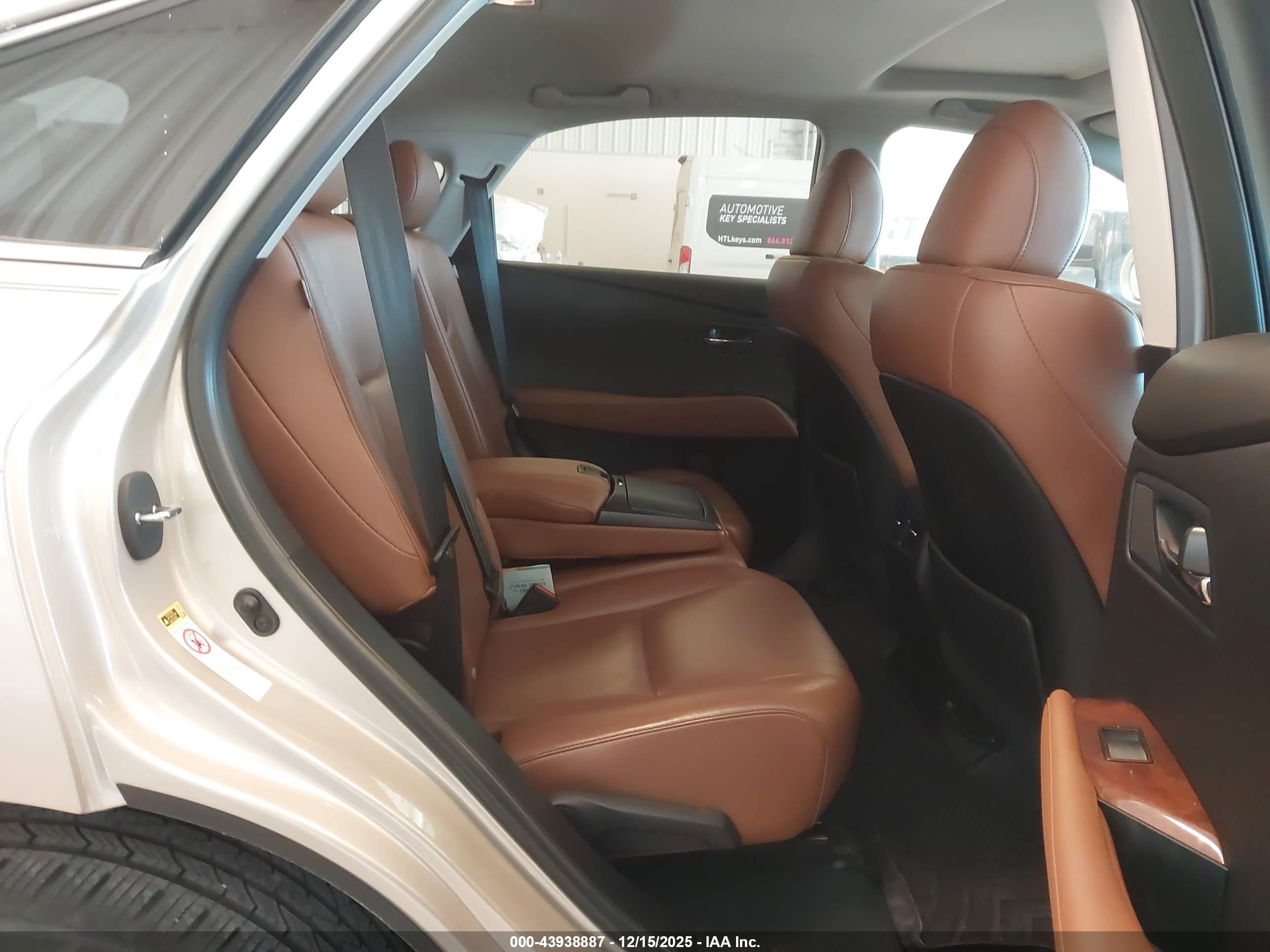 LEXUS RX image 8