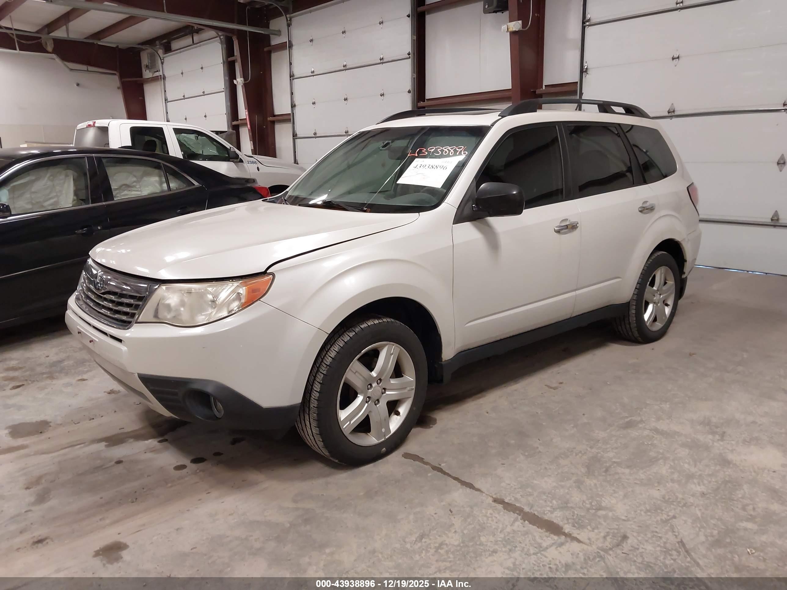 SUBARU FORESTER image 2