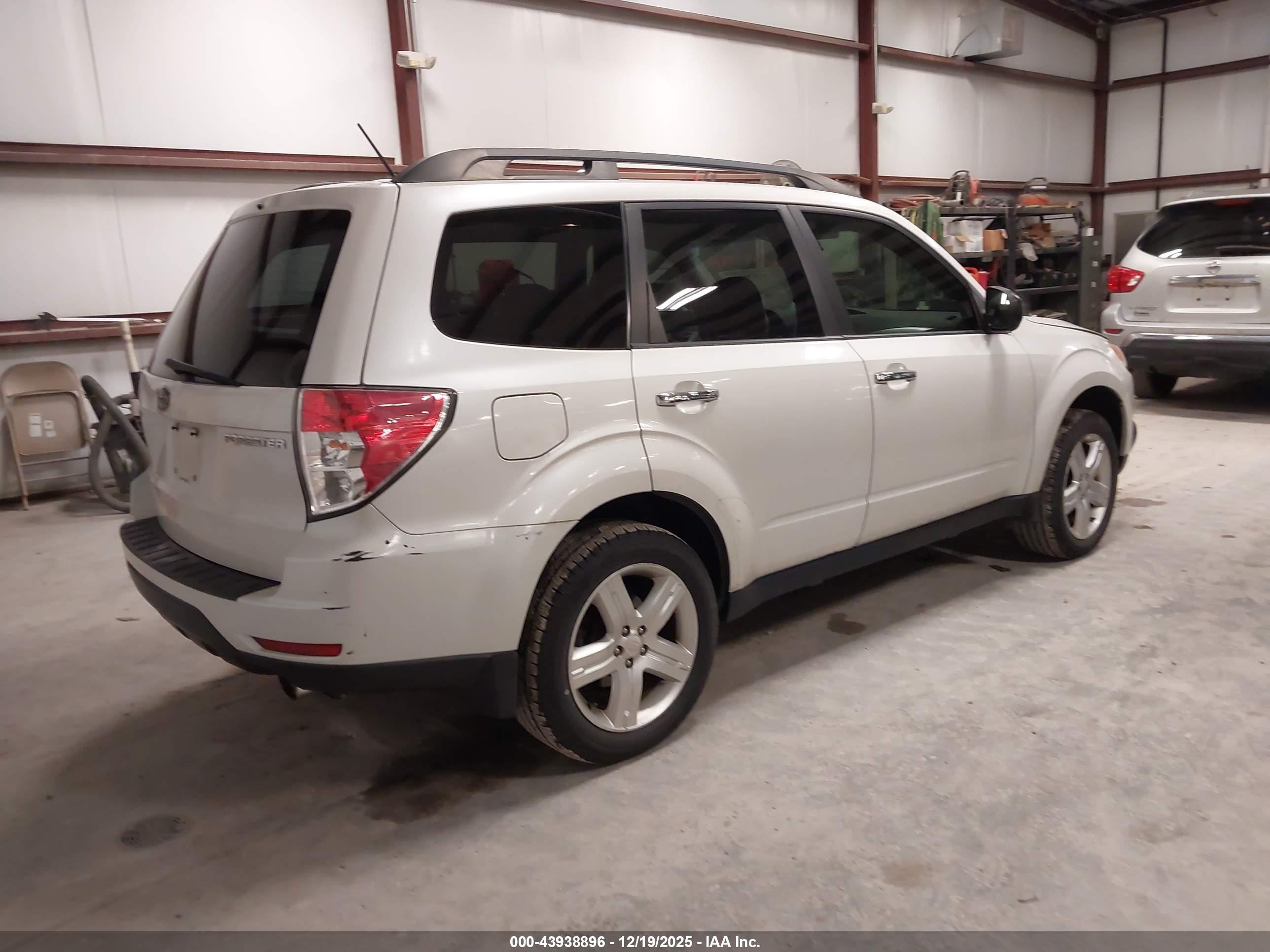 SUBARU FORESTER image 4