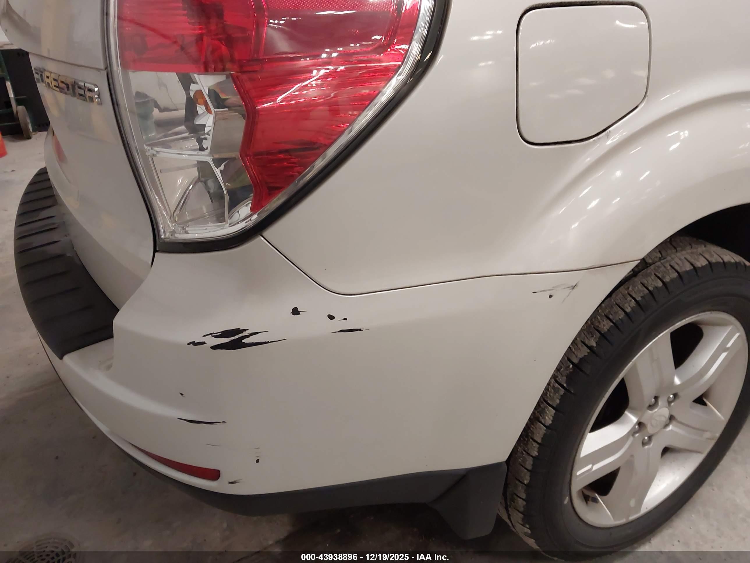 SUBARU FORESTER image 6