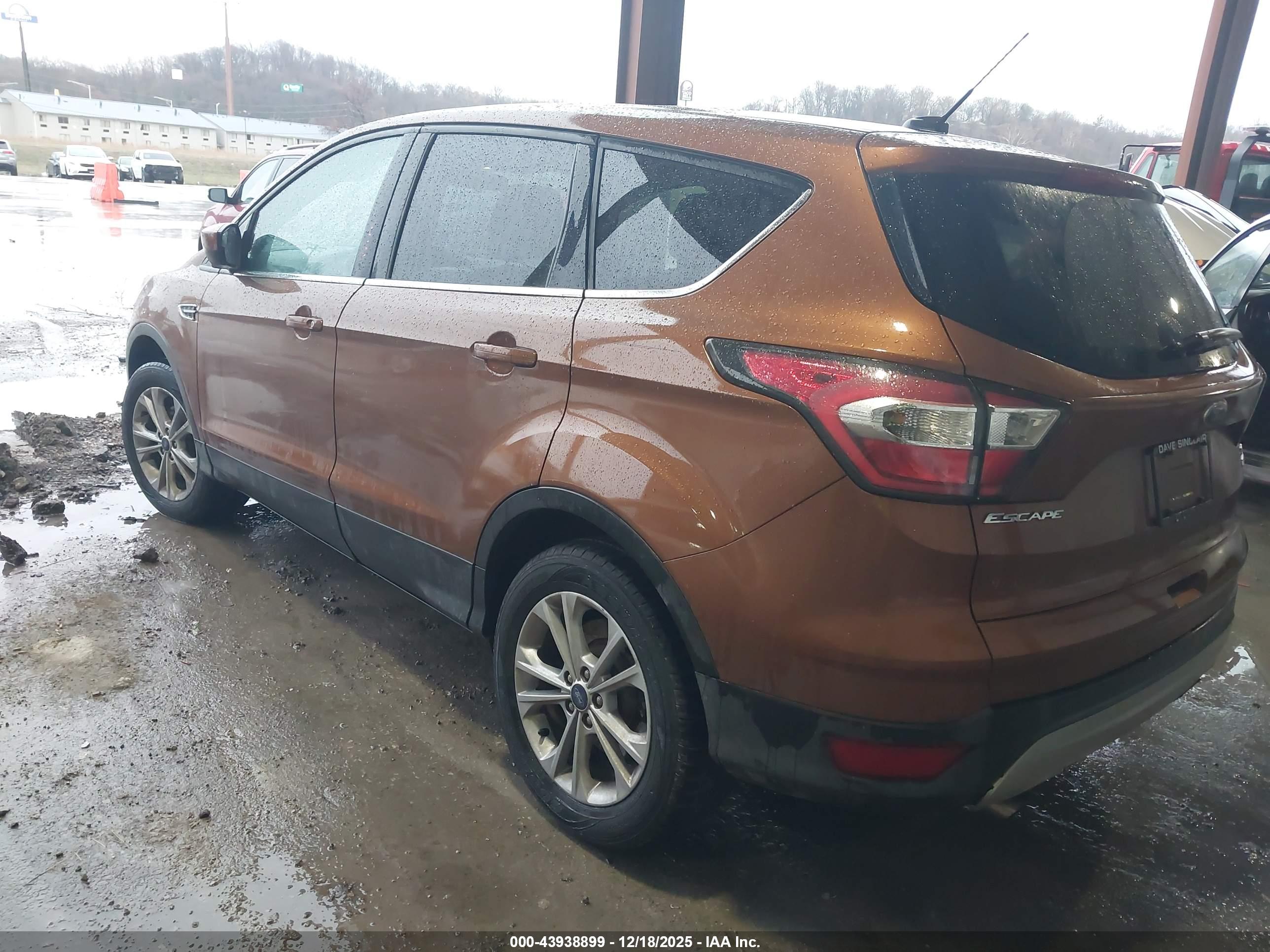 FORD ESCAPE image 3