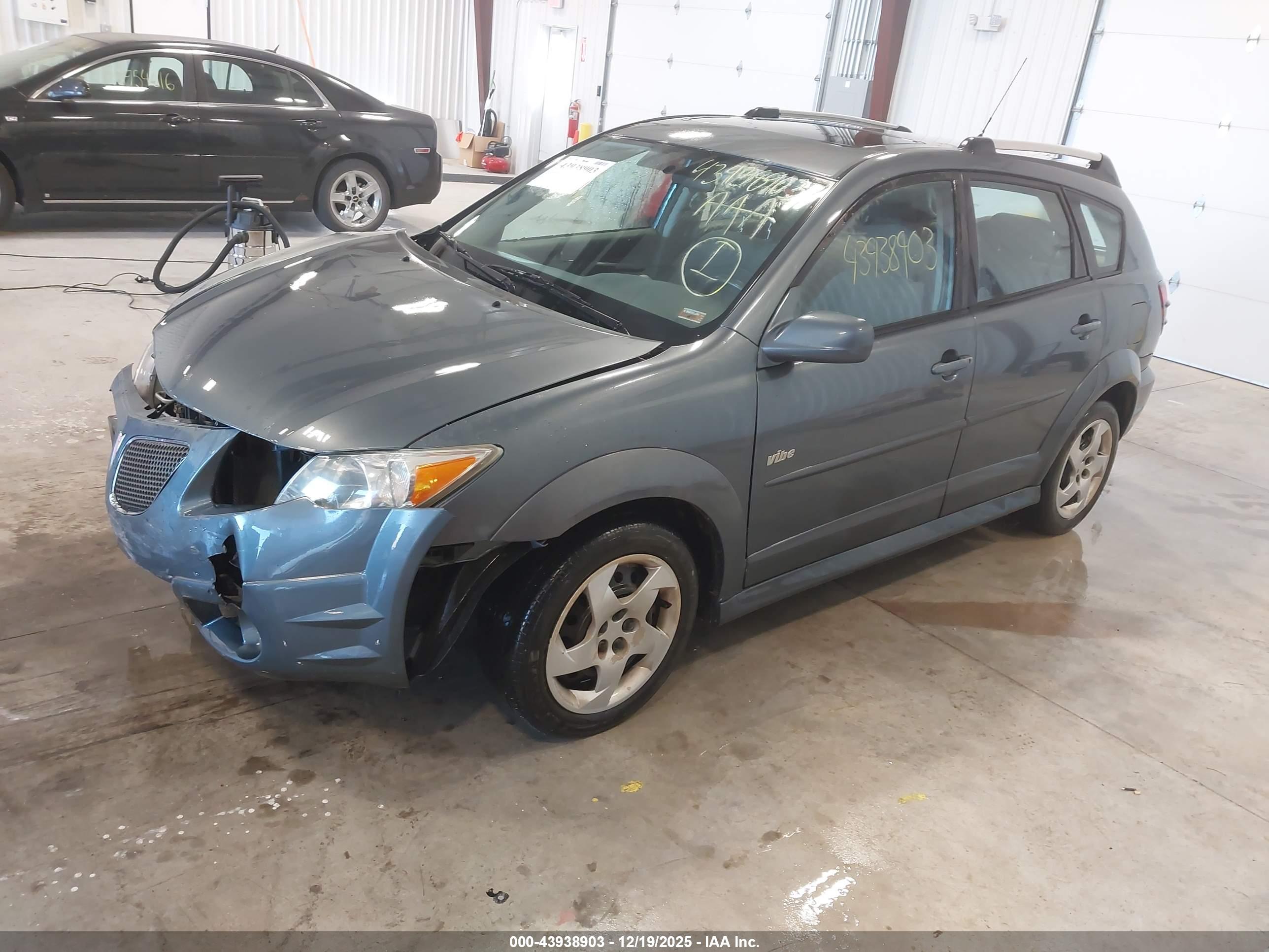 PONTIAC VIBE image 2