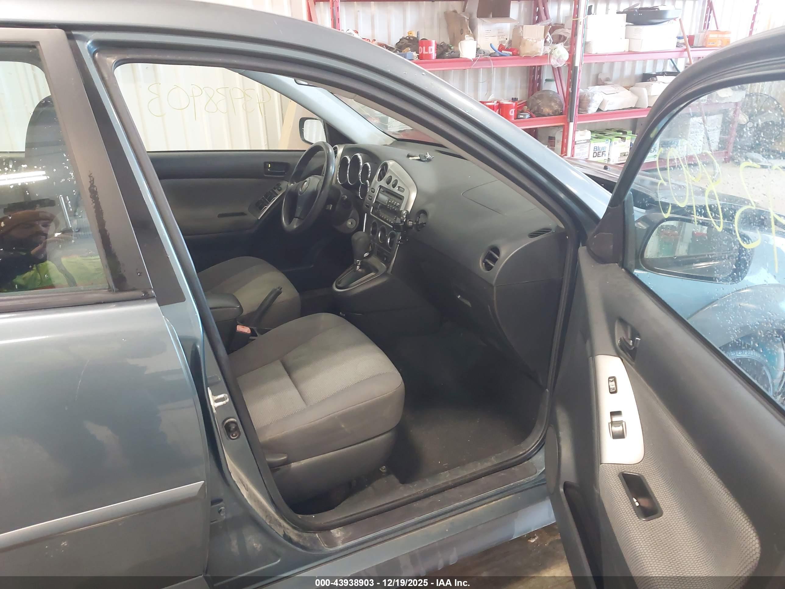 PONTIAC VIBE image 5