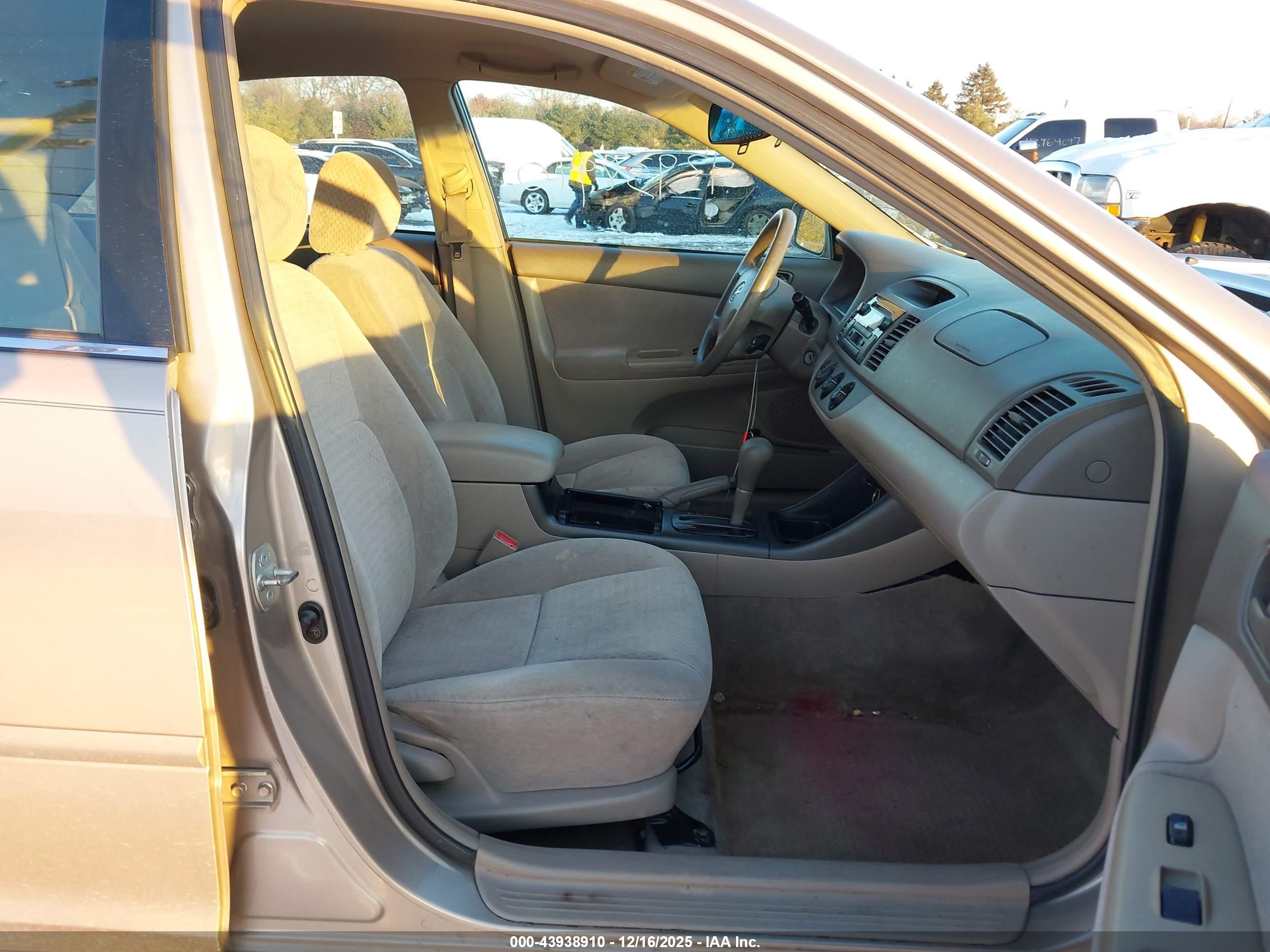 TOYOTA CAMRY image 5