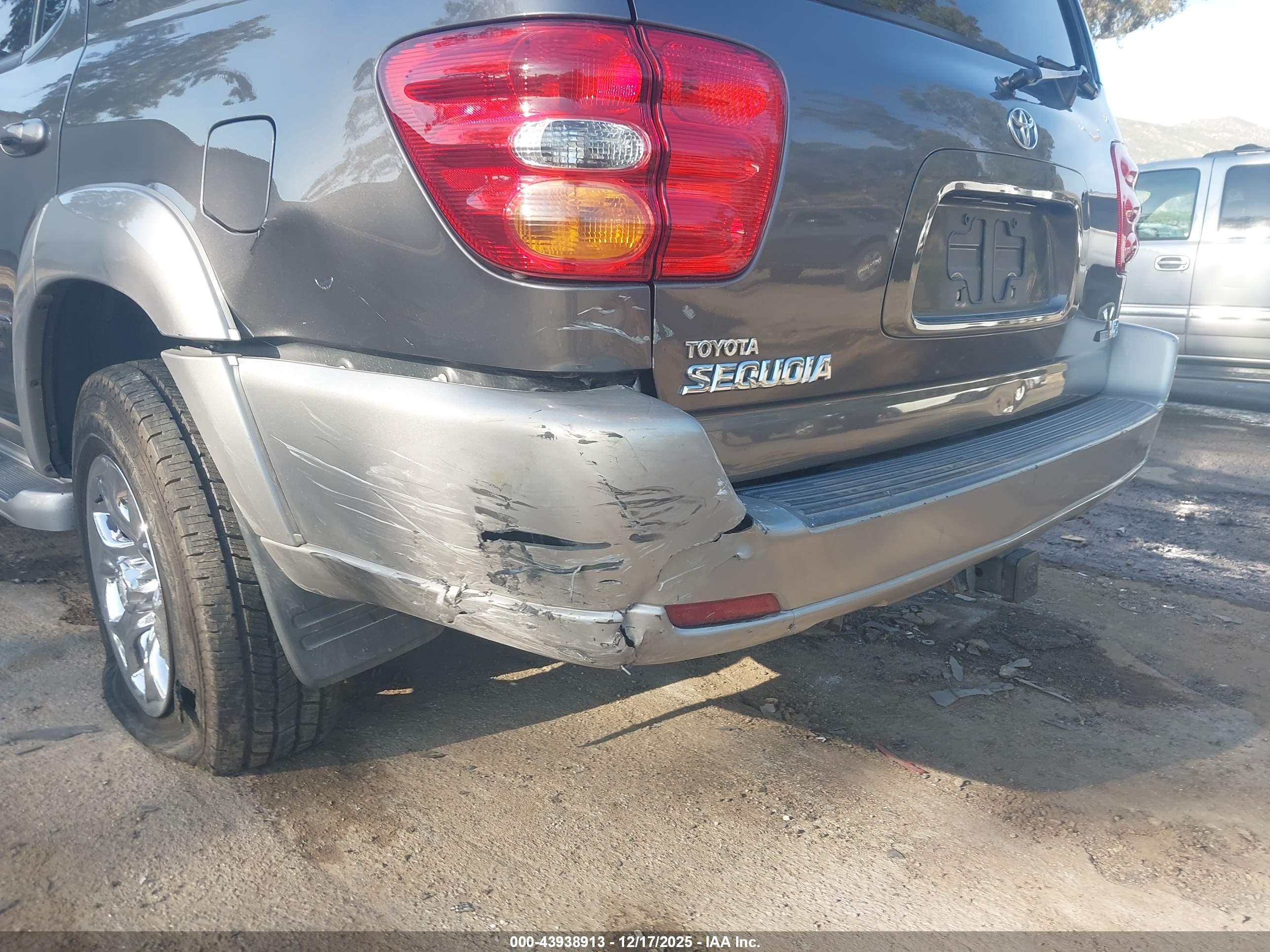 TOYOTA SEQUOIA image 6