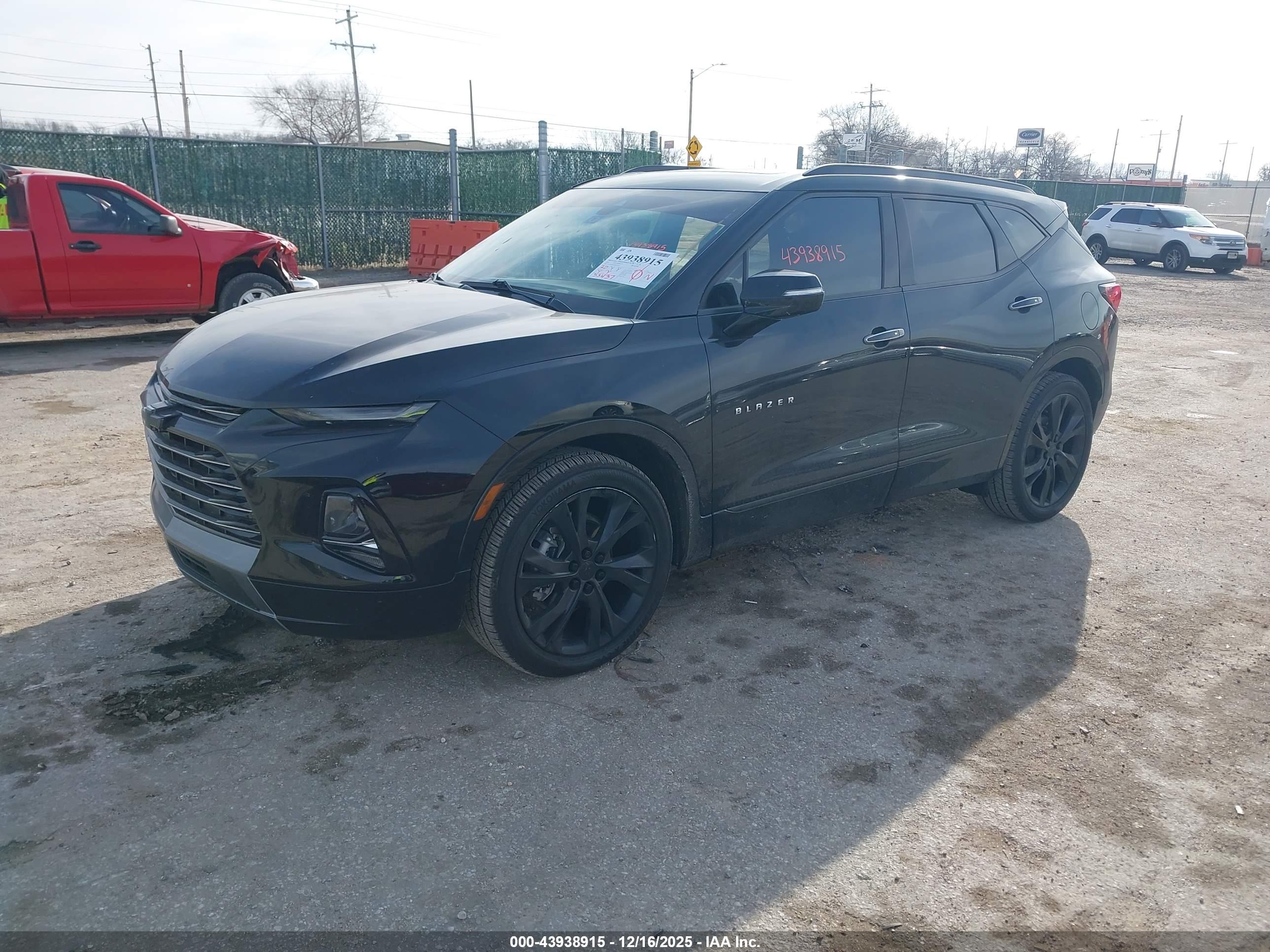 CHEVROLET BLAZER image 2