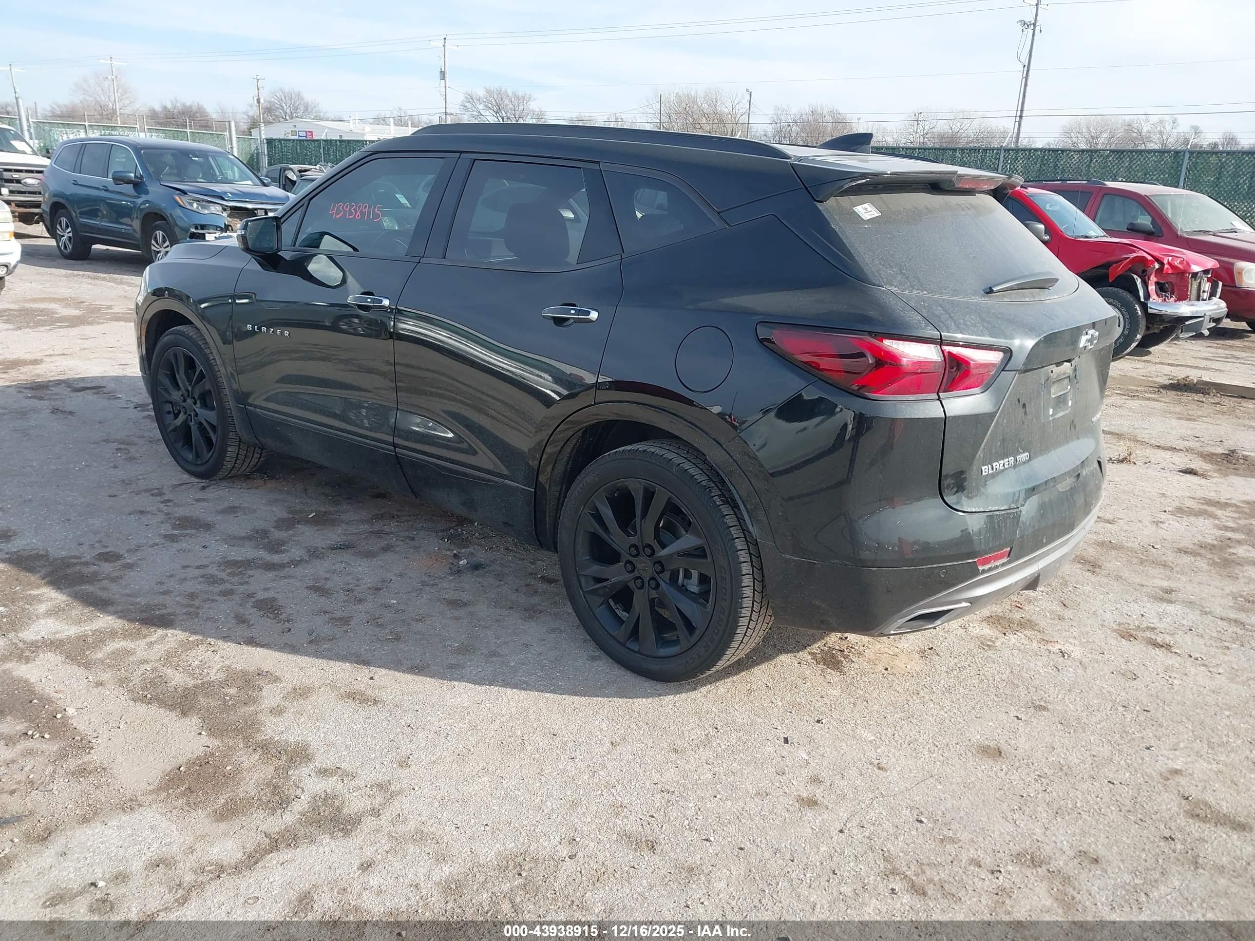 CHEVROLET BLAZER image 3