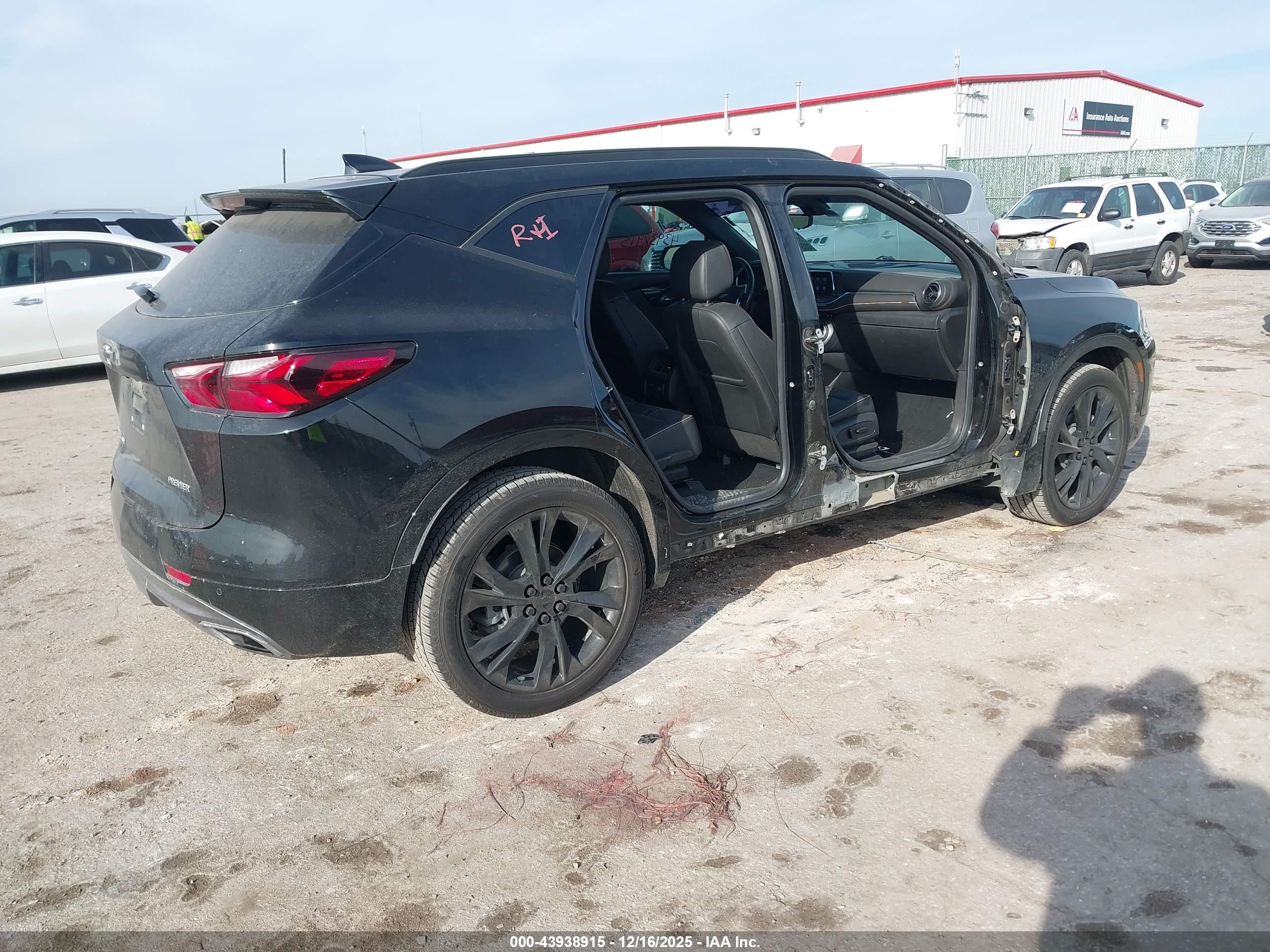 CHEVROLET BLAZER image 4