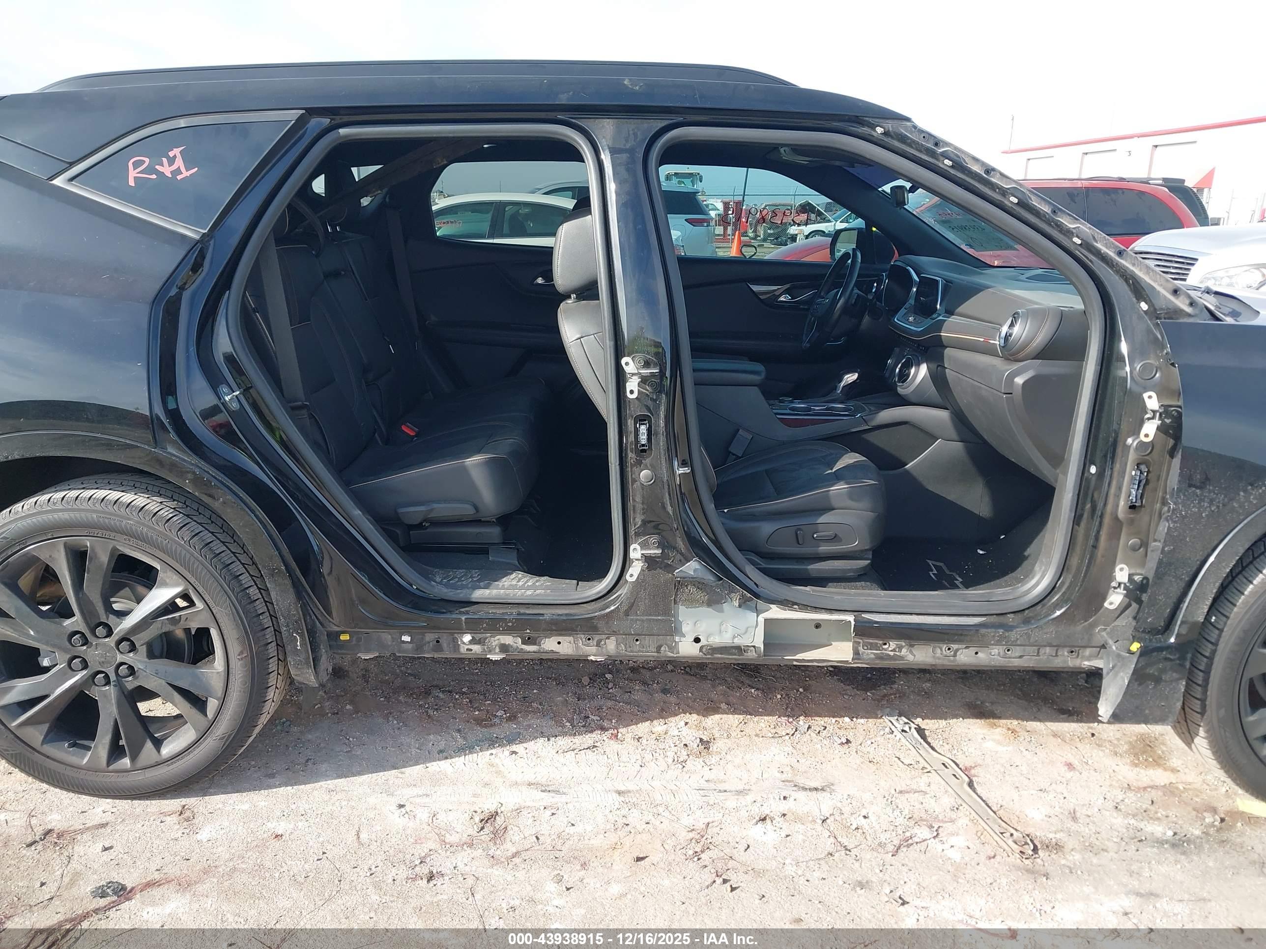CHEVROLET BLAZER image 6