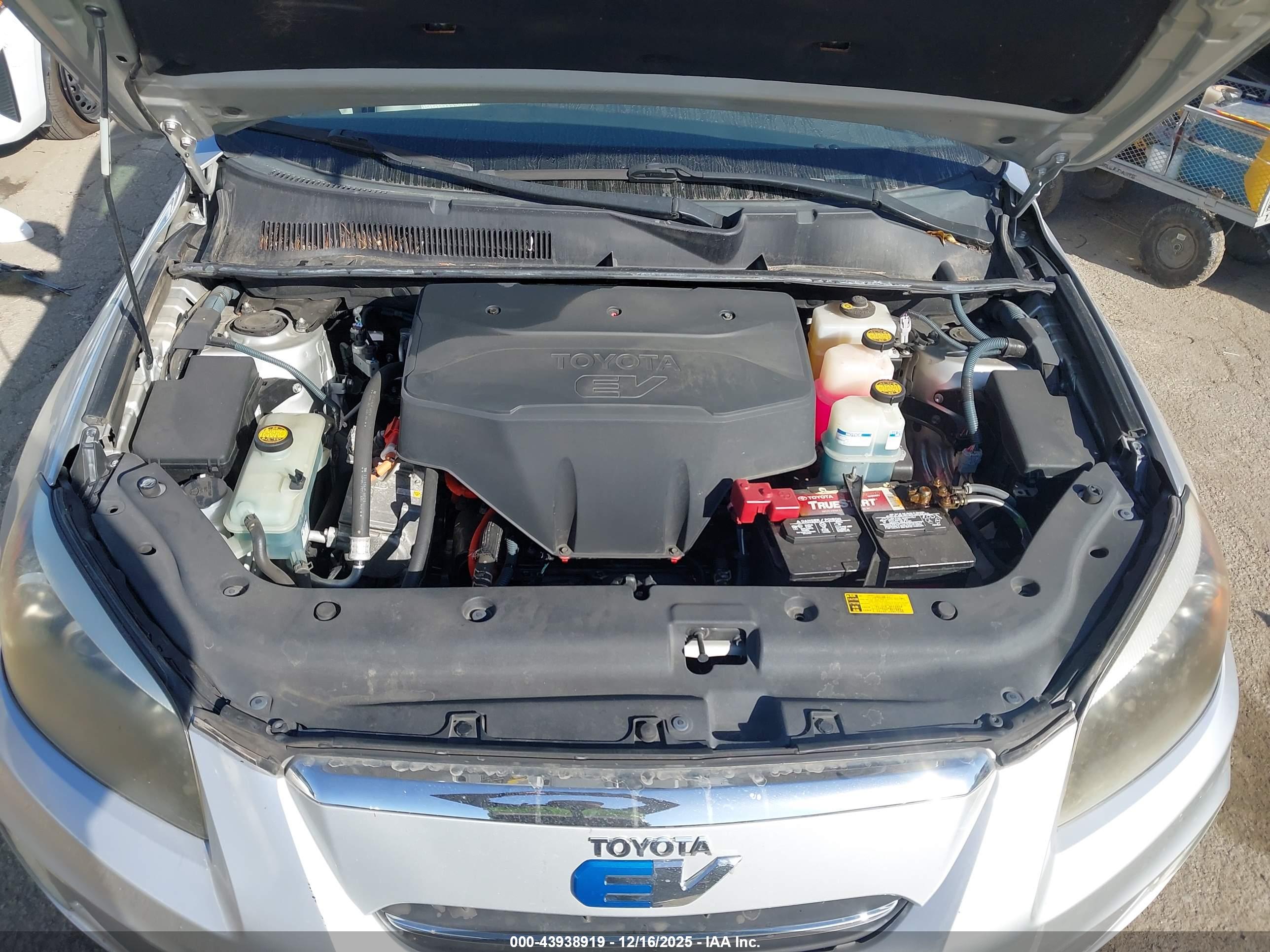 TOYOTA RAV4 image 10