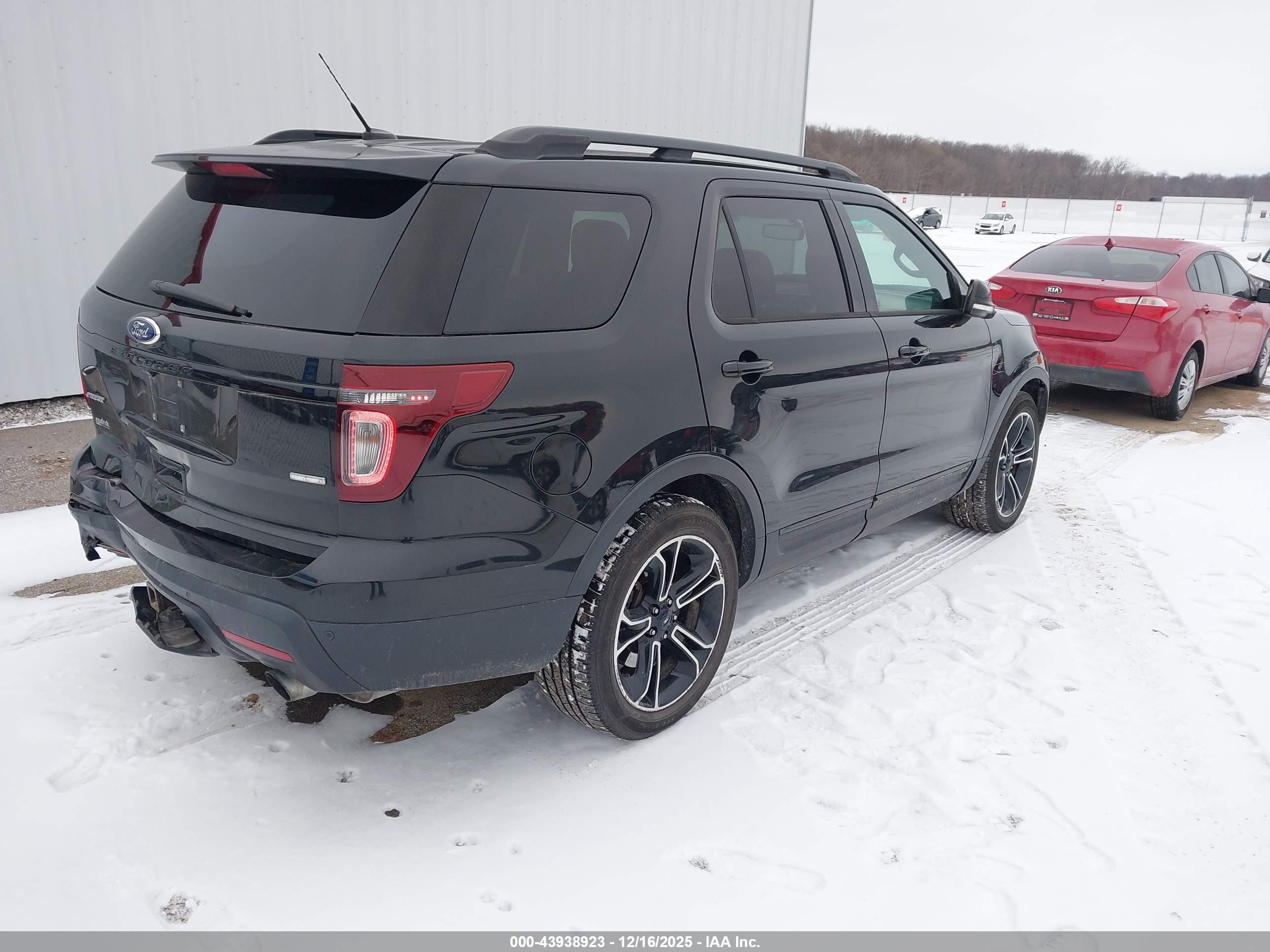 FORD EXPLORER image 4