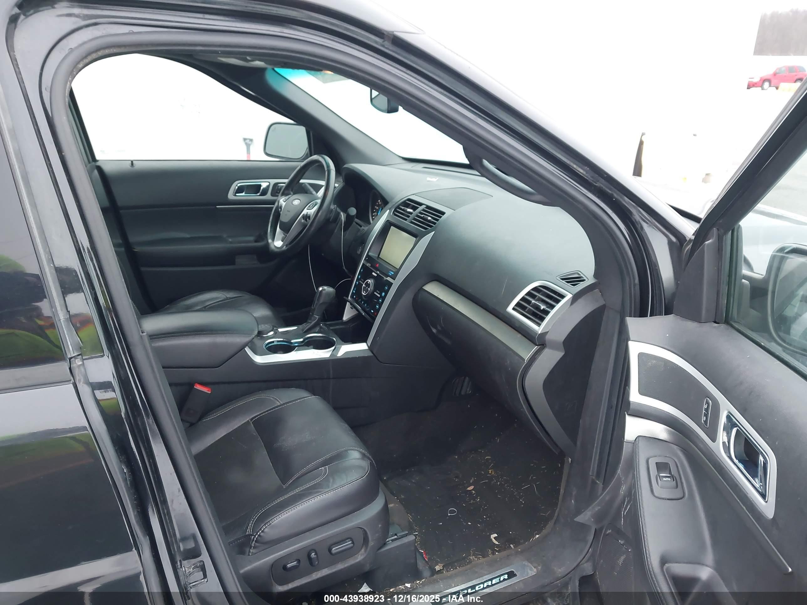 FORD EXPLORER image 5