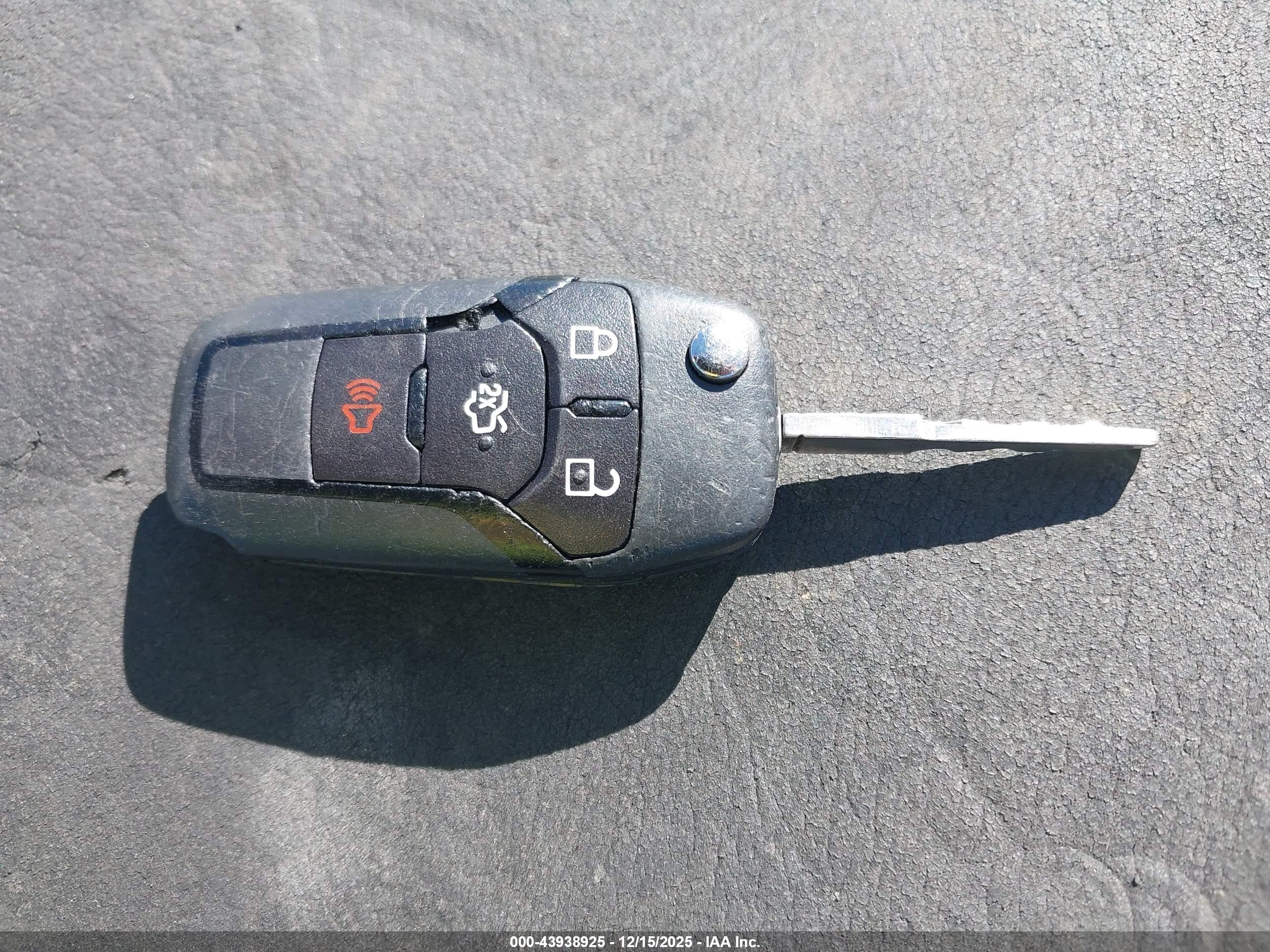 FORD FUSION image 11