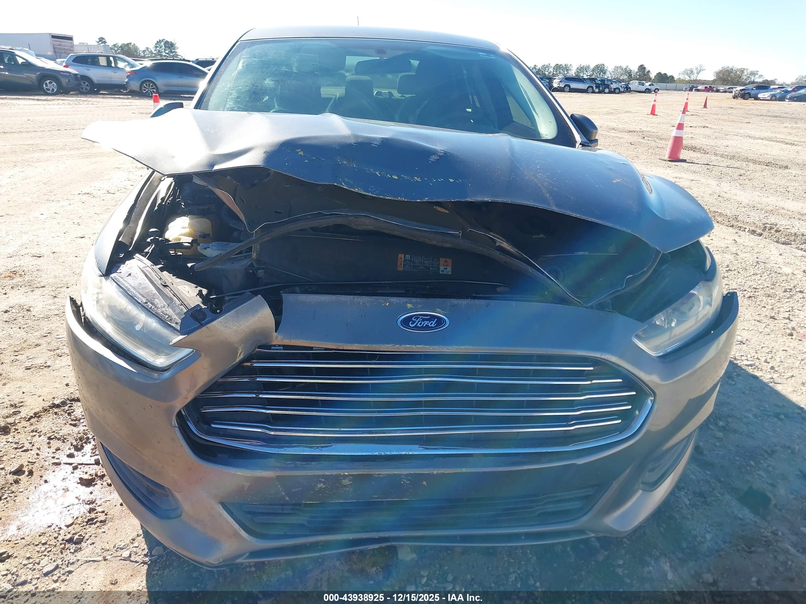 FORD FUSION image 6