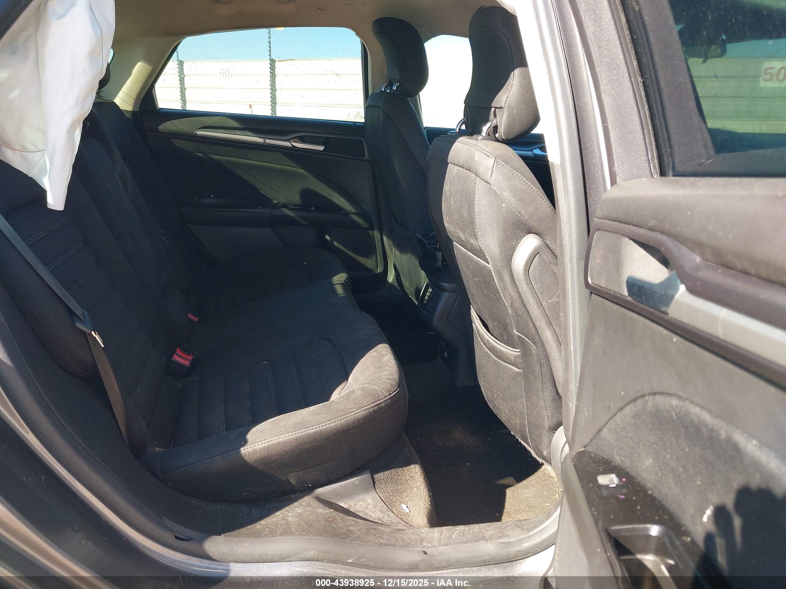 FORD FUSION image 8
