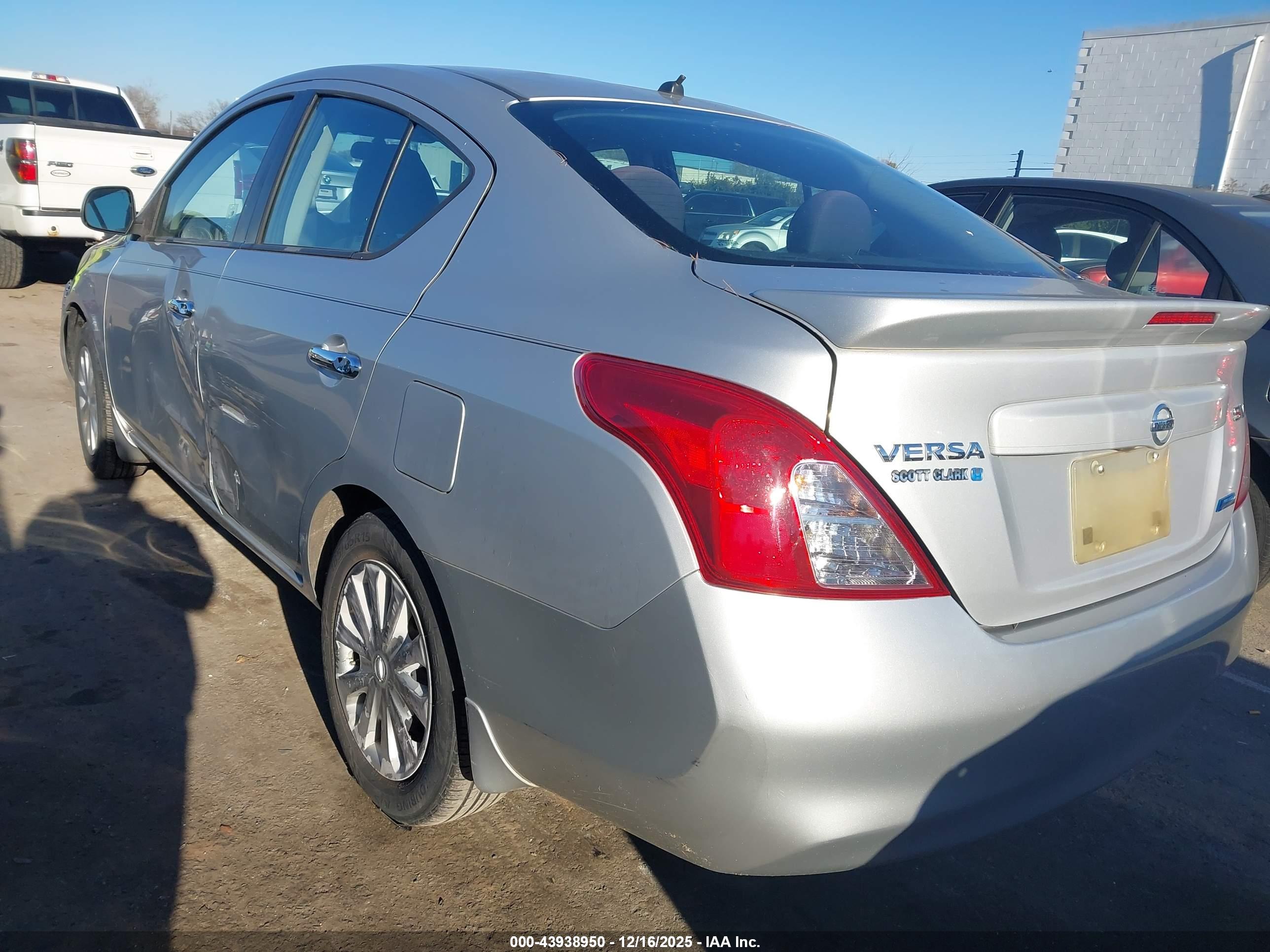 NISSAN VERSA image 3