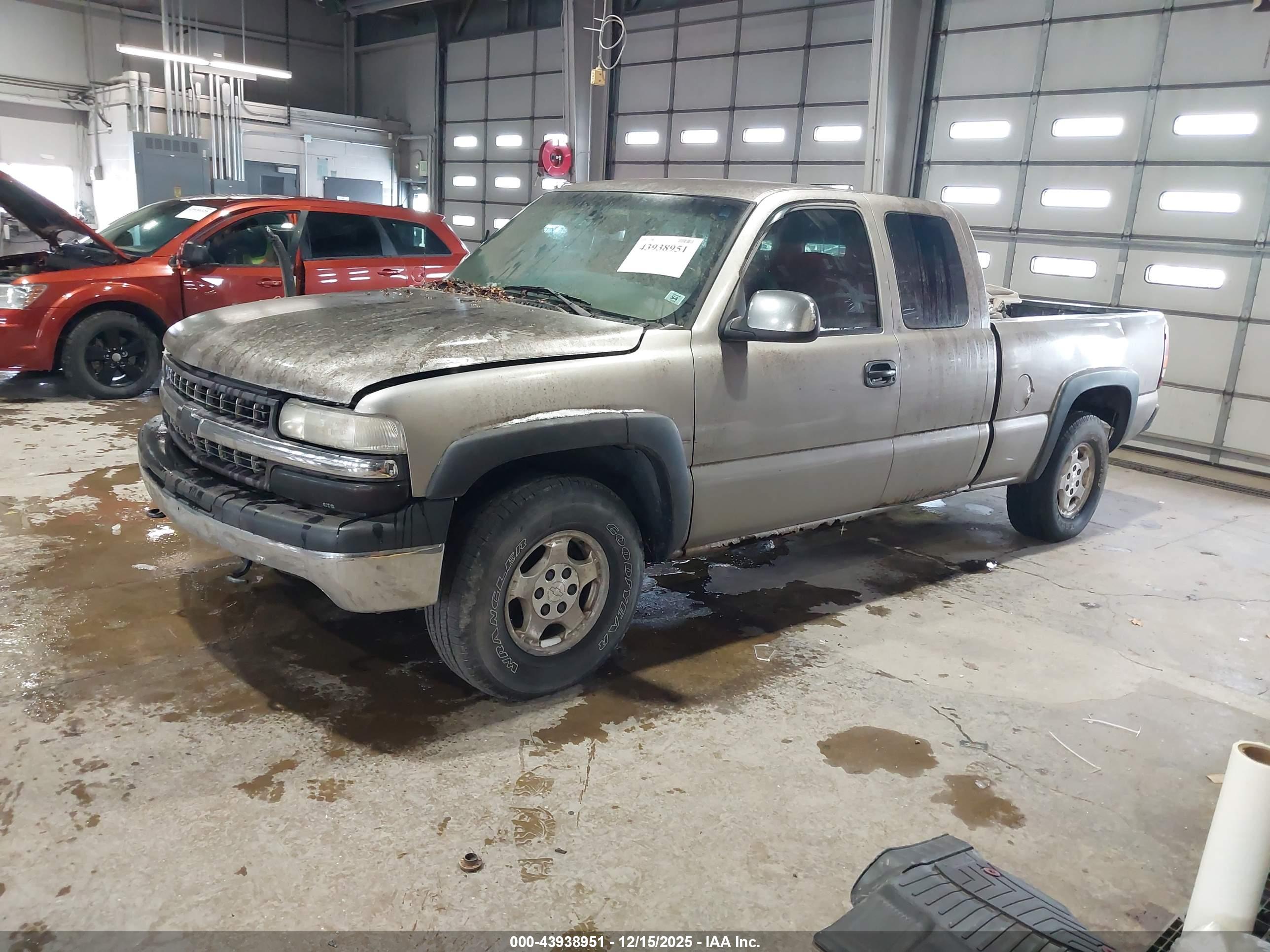 CHEVROLET SILVERADO image 2