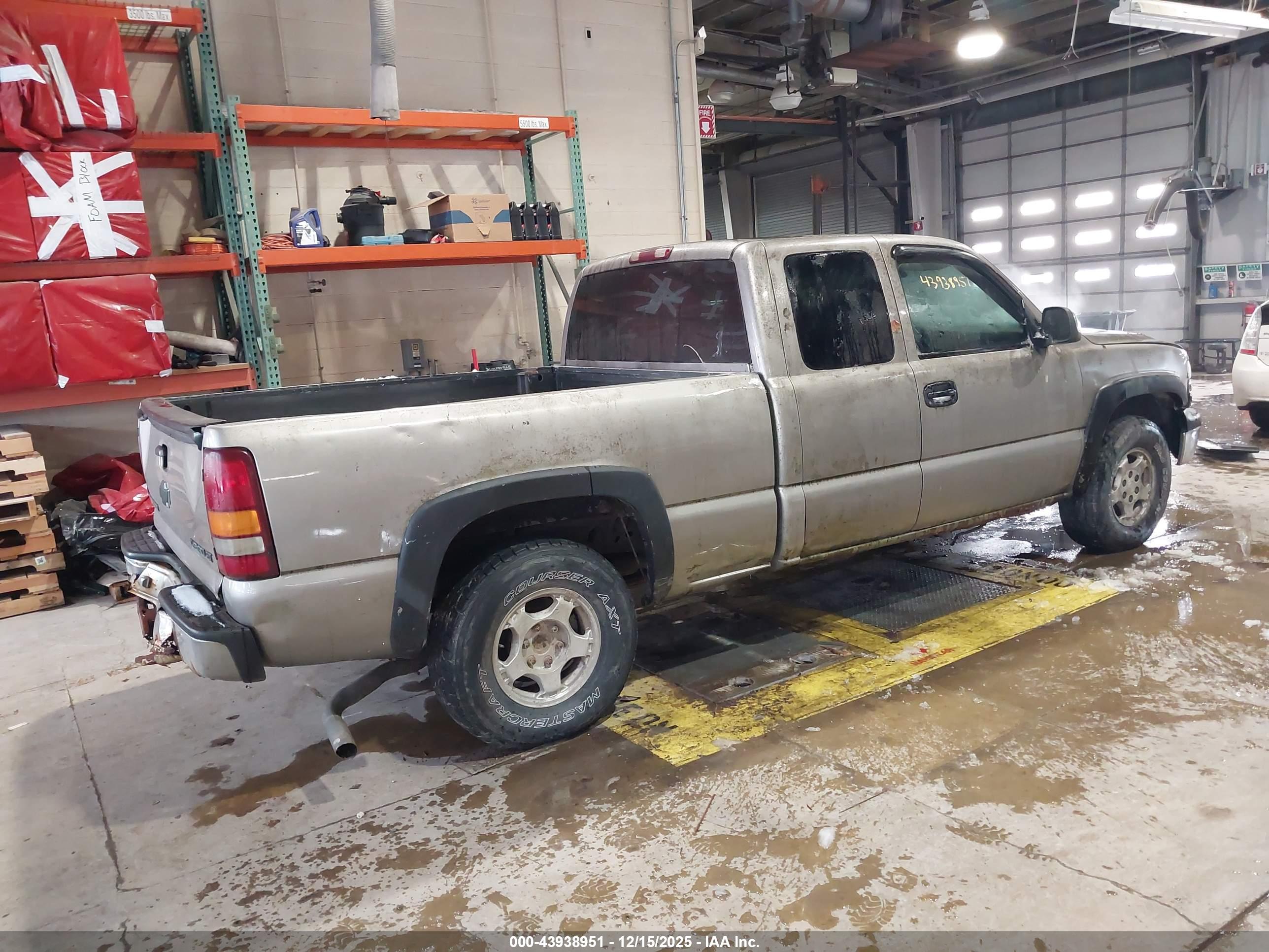 CHEVROLET SILVERADO image 4