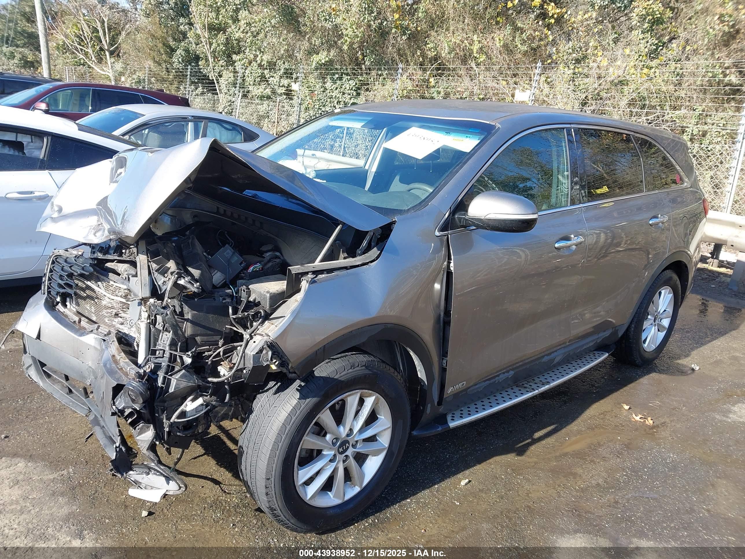 KIA SORENTO image 2