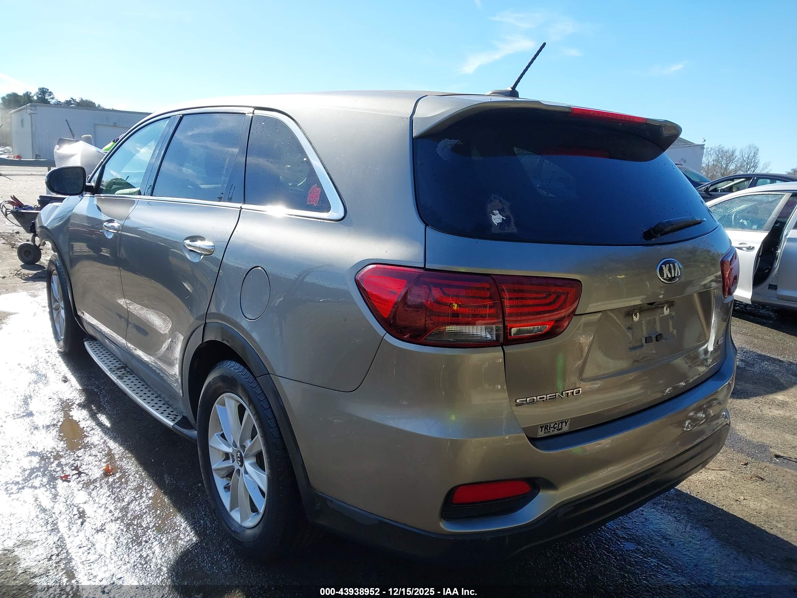 KIA SORENTO image 3