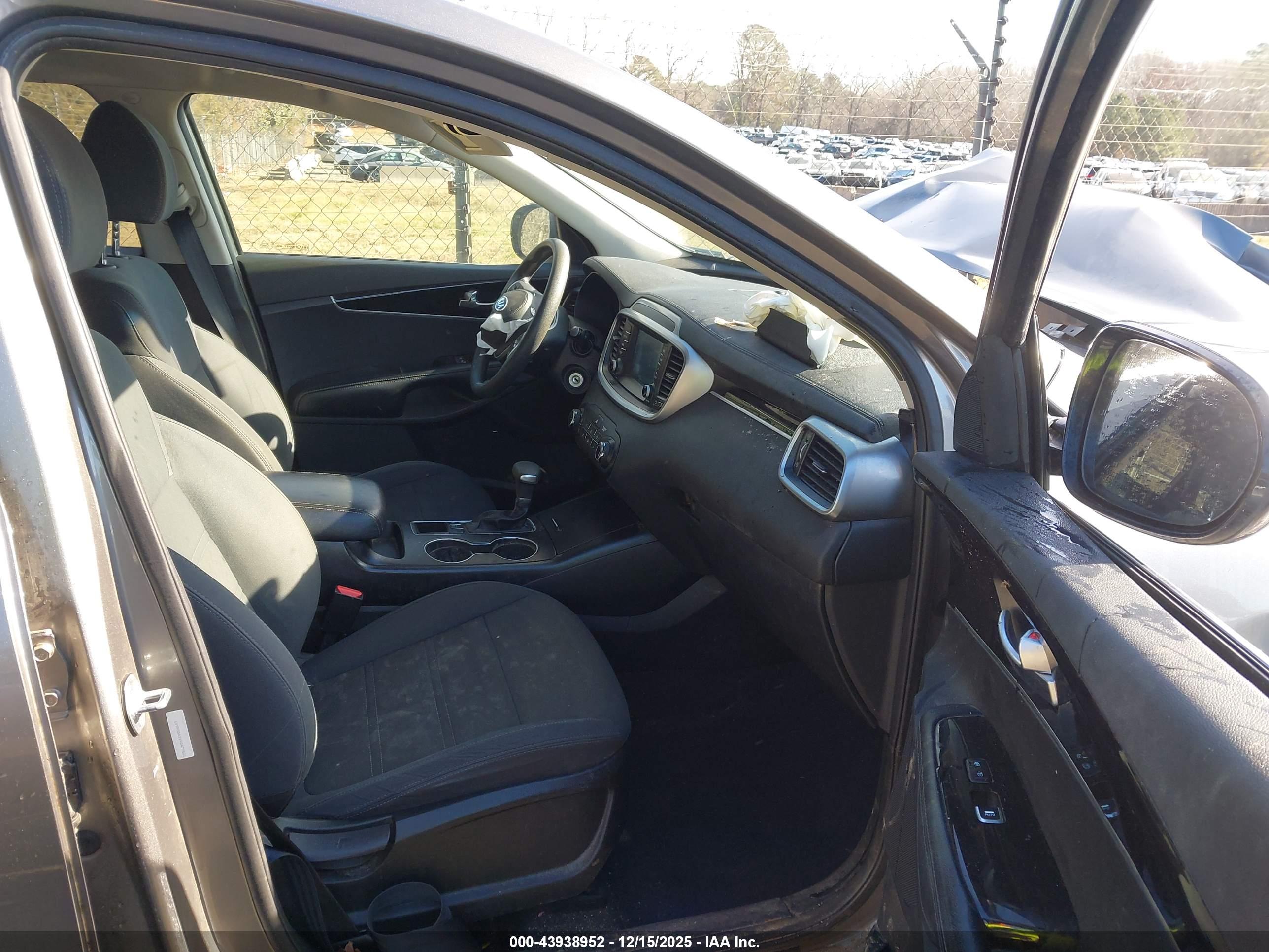 KIA SORENTO image 5